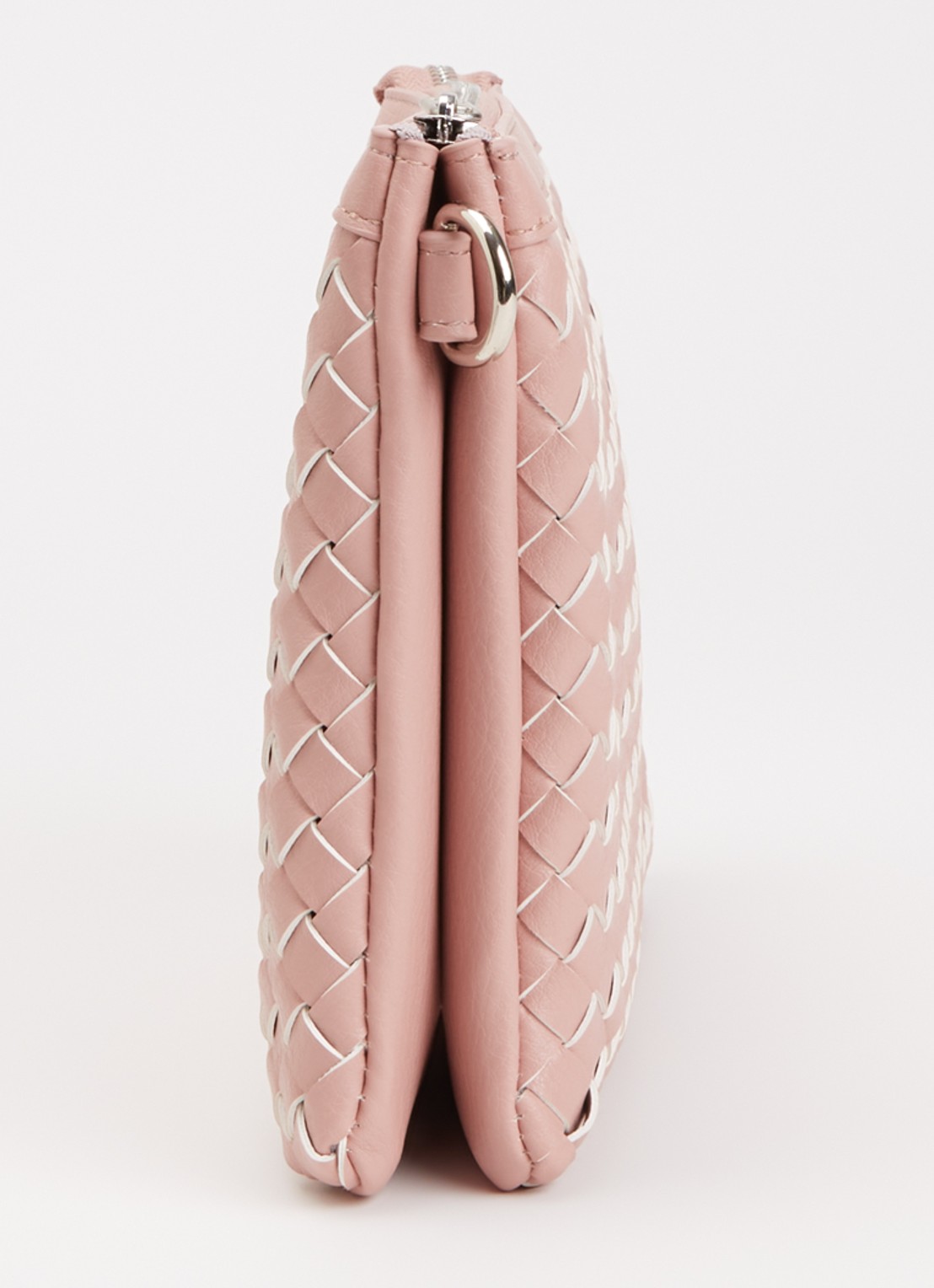 Ilse Jacobsen Gevlochten clutch met afneembare schouderriem - detail 3 zalmroze