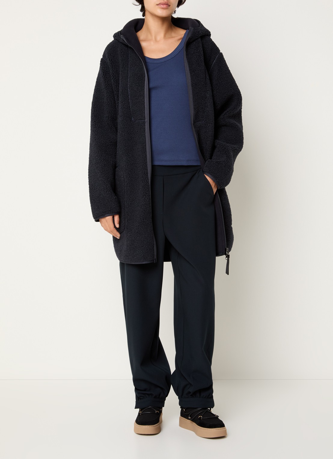 Ilse Jacobsen Longline jack van teddy met capuchon - voorkant 2 zwart