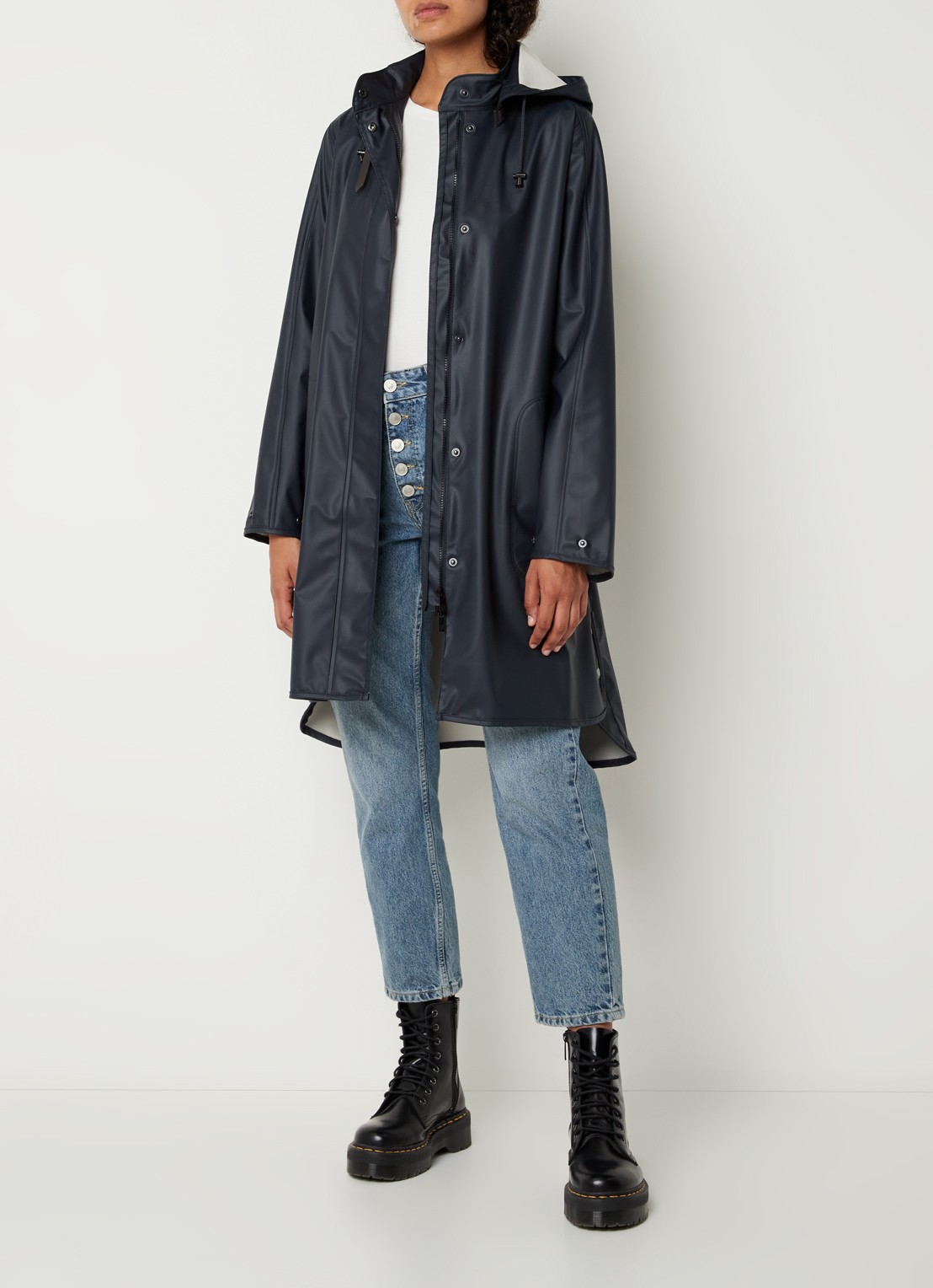Ilse Jacobsen Rain71 regenjas met afneembare capuchon en steekzakken - voorkant 4 donkerblauw
