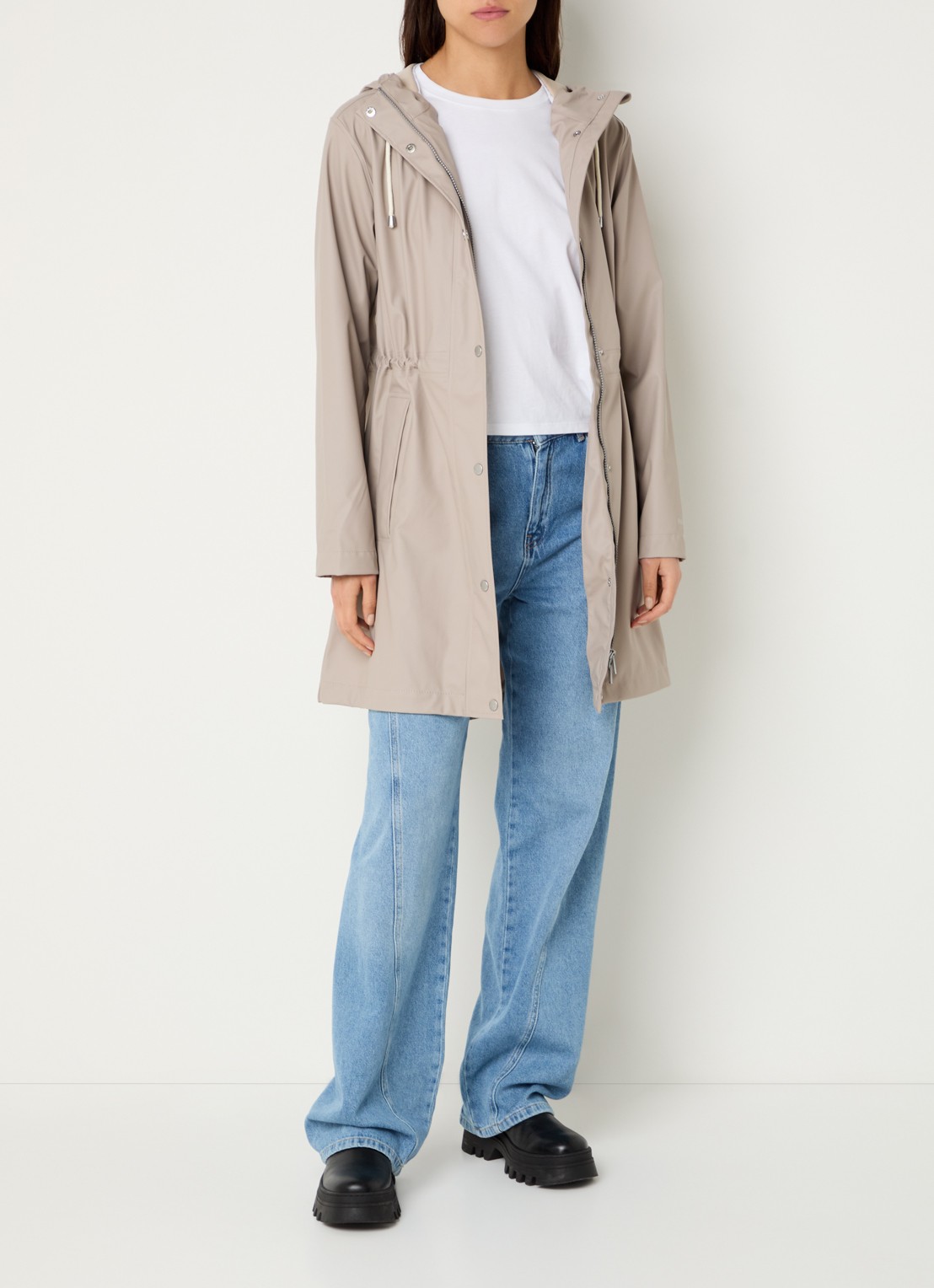Ilse Jacobsen Regenjas met capuchon en steekzakken - voorkant 2 beige
