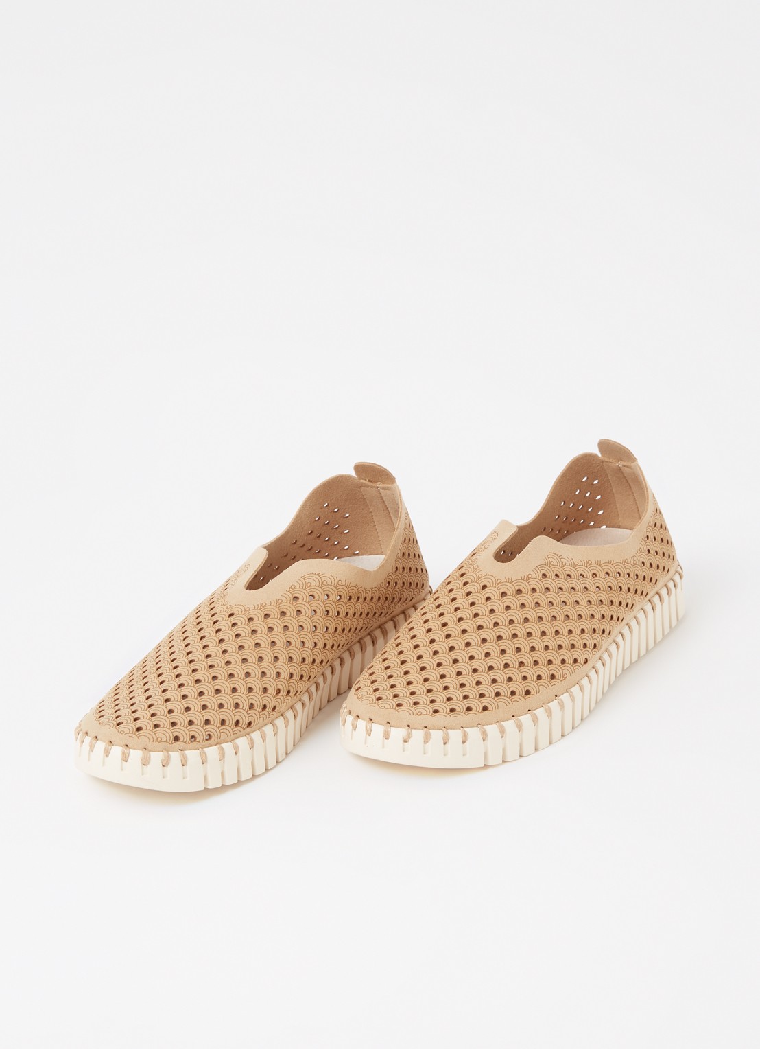 Ilse Jacobsen Tulip slip-on met cut-out details - detail camel
