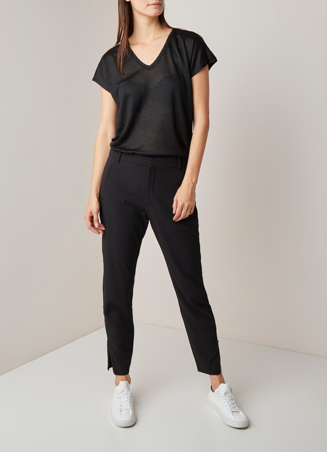 InWear Faylinn semi-transparant T-shirt van linnen - voorkant 2 zwart