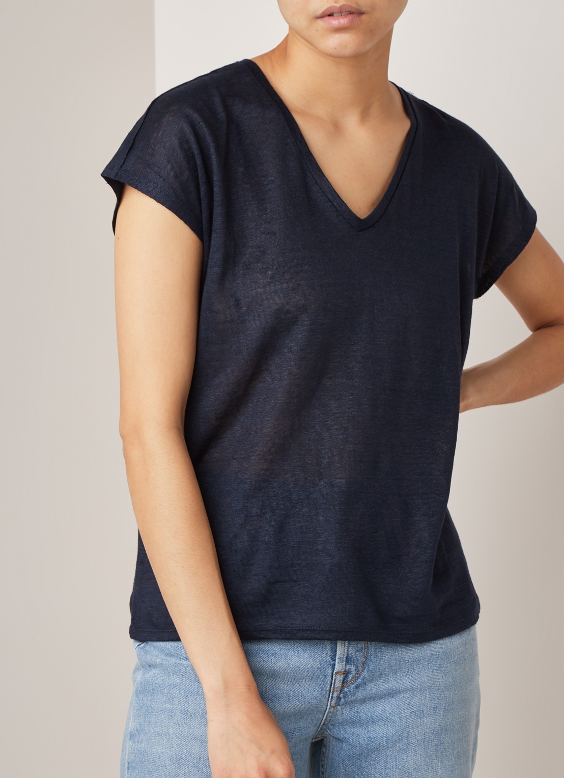 InWear Faylinn semi-transparant T-shirt van linnen - detail 4 donkerblauw