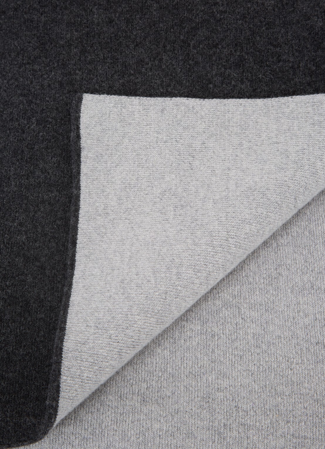 Iosis Verso plaid in wolblend 130 x 170 cm - detail antraciet