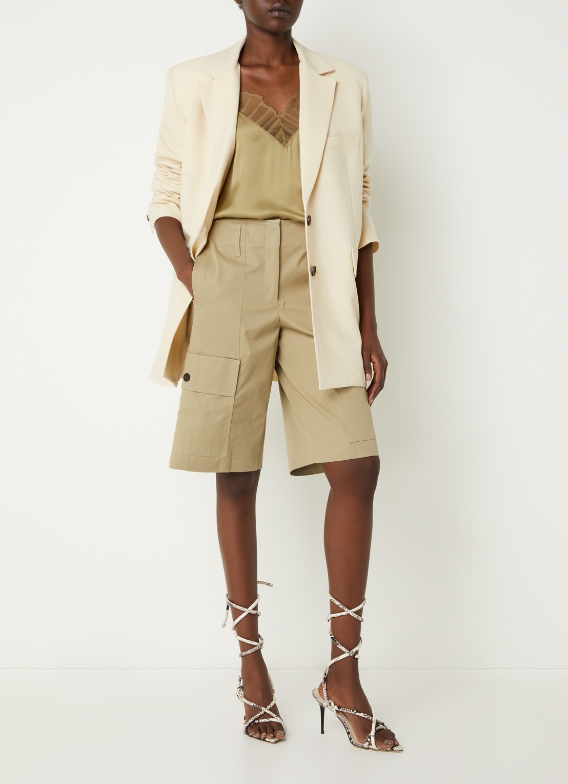 IRO Alapi blazer in wolblend met klepzakken - voorkant 2 beige