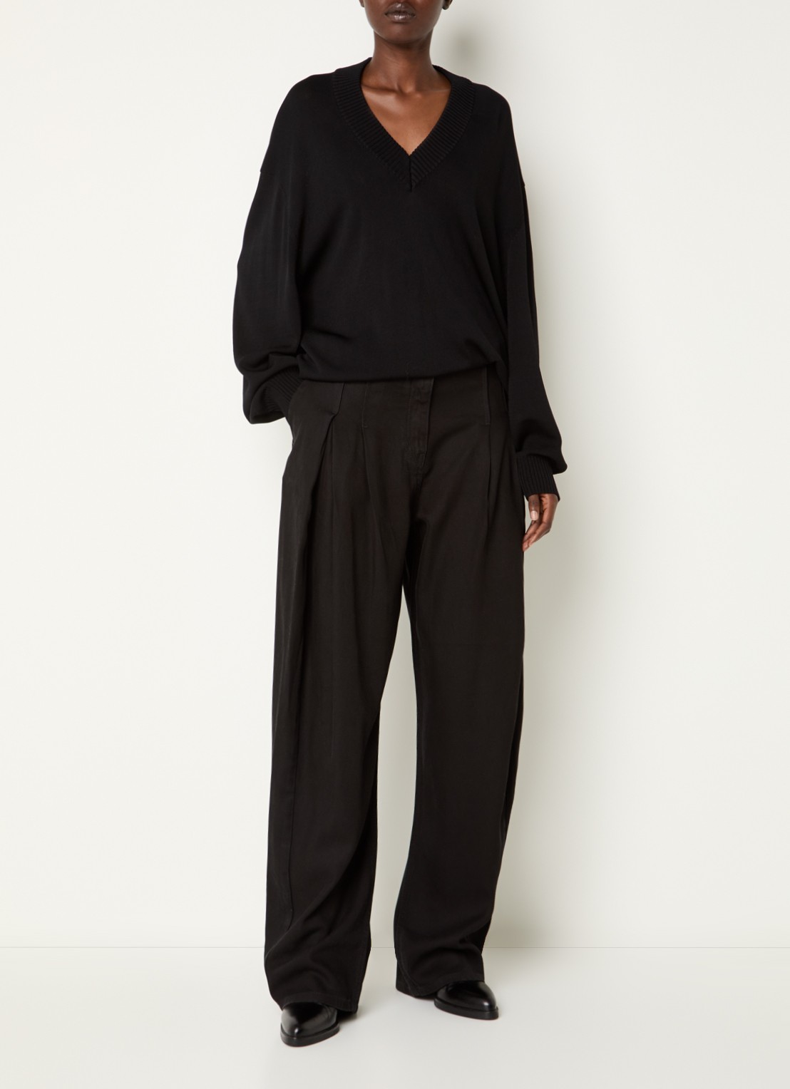 IRO Brise oversized ribgebreide trui met V-hals - voorkant 4 zwart