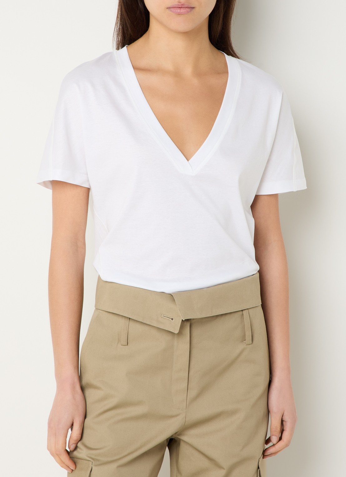 IRO Celiane T-shirt met V-hals - detail 2 wit