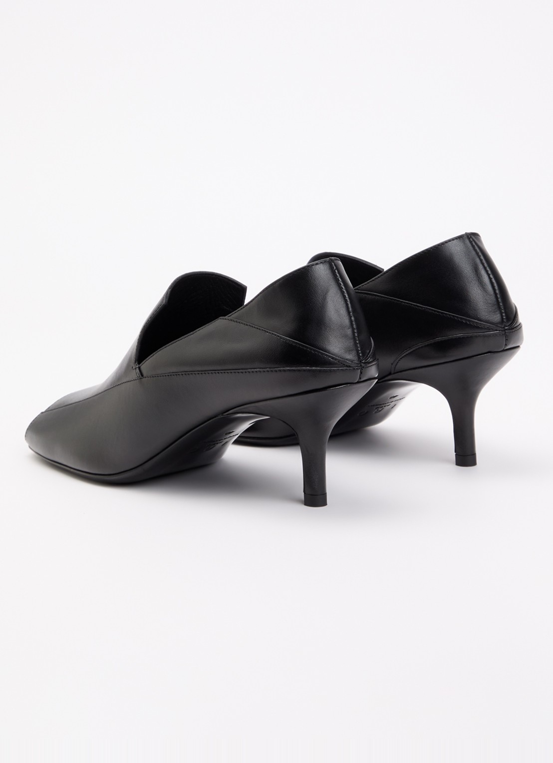 IRO Doll pump van leer  - achterkant zwart