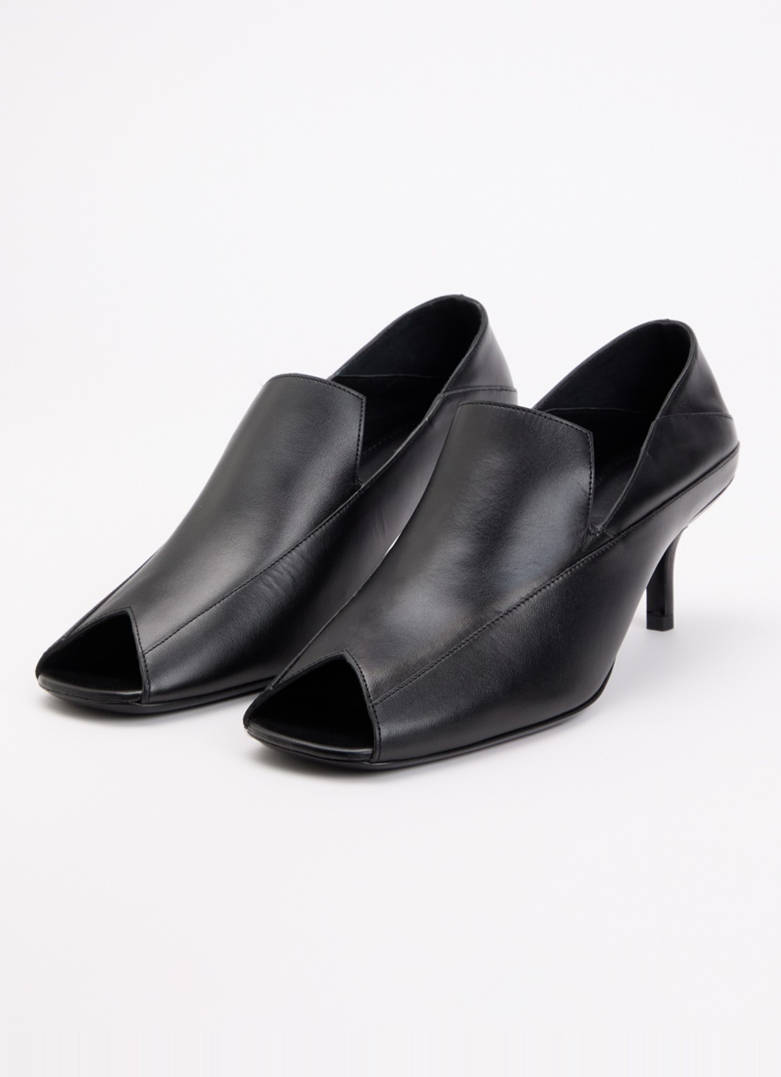 IRO Doll pump van leer  - detail 3 zwart