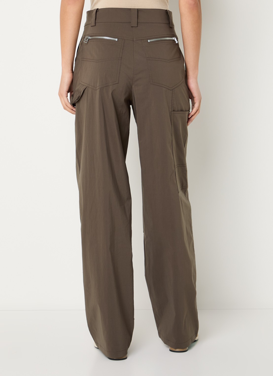 IRO Ellena mid waist straight leg broek met steekzakken - achterkant lichtbruin
