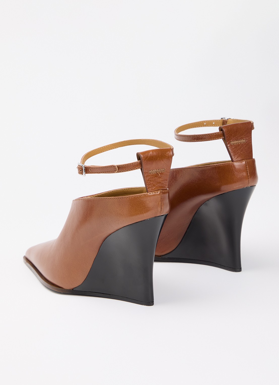 IRO Fauve pump van leer - achterkant 2 cognac