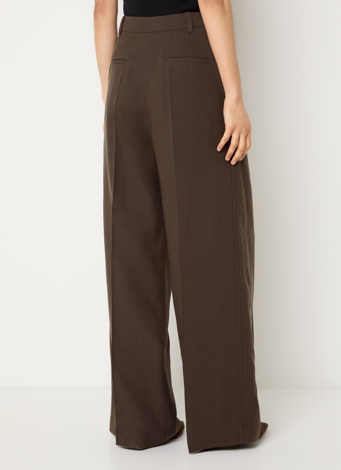 IRO Helis high waist wide leg pantalon met persplooi - achterkant donkerbruin