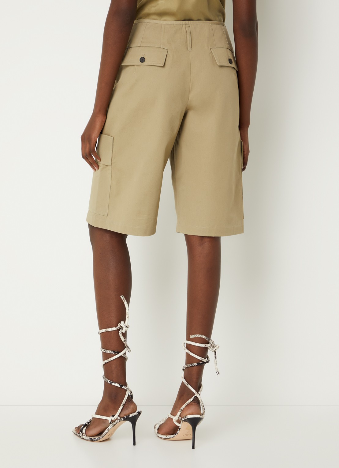 IRO Izyra high waist wide fit korte broek met opgestikte zakken - achterkant khaki