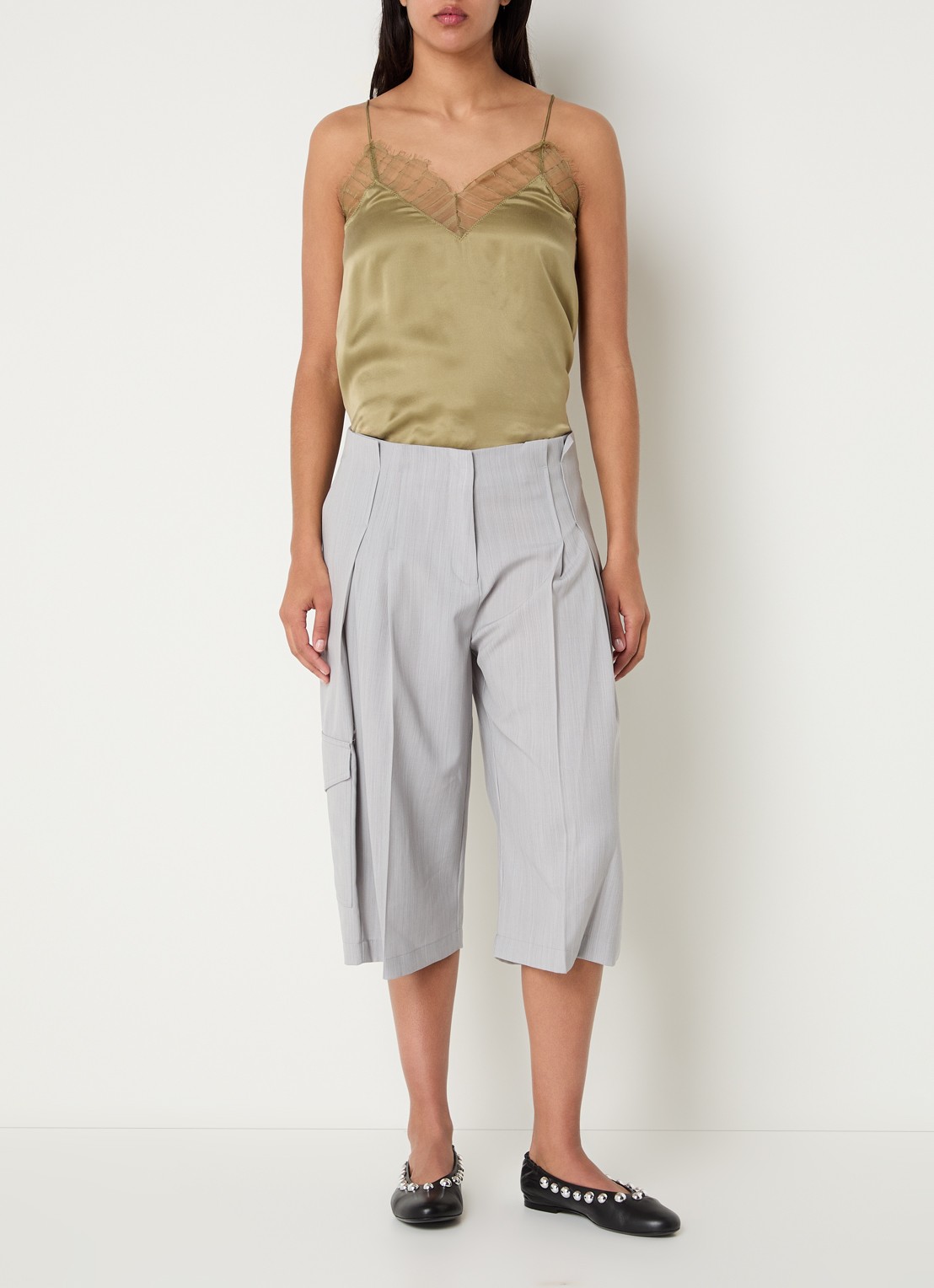 IRO Junny high waist korte broek in wolblend met opgestikte zakken - voorkant 2 lichtgrijs