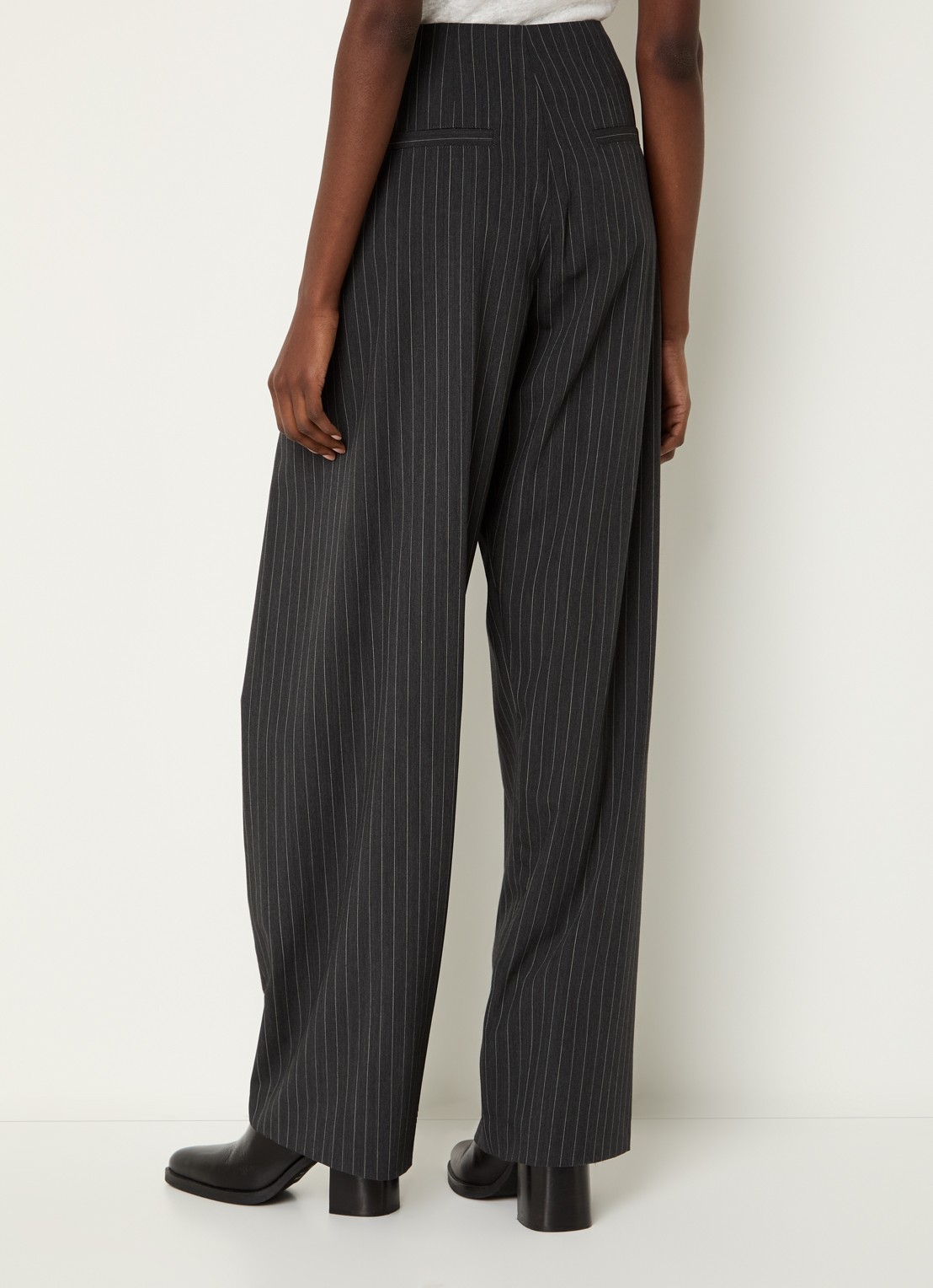IRO Kalie high waist tapered fit pantalon in wolblend met krijtstreep - achterkant 2 antraciet
