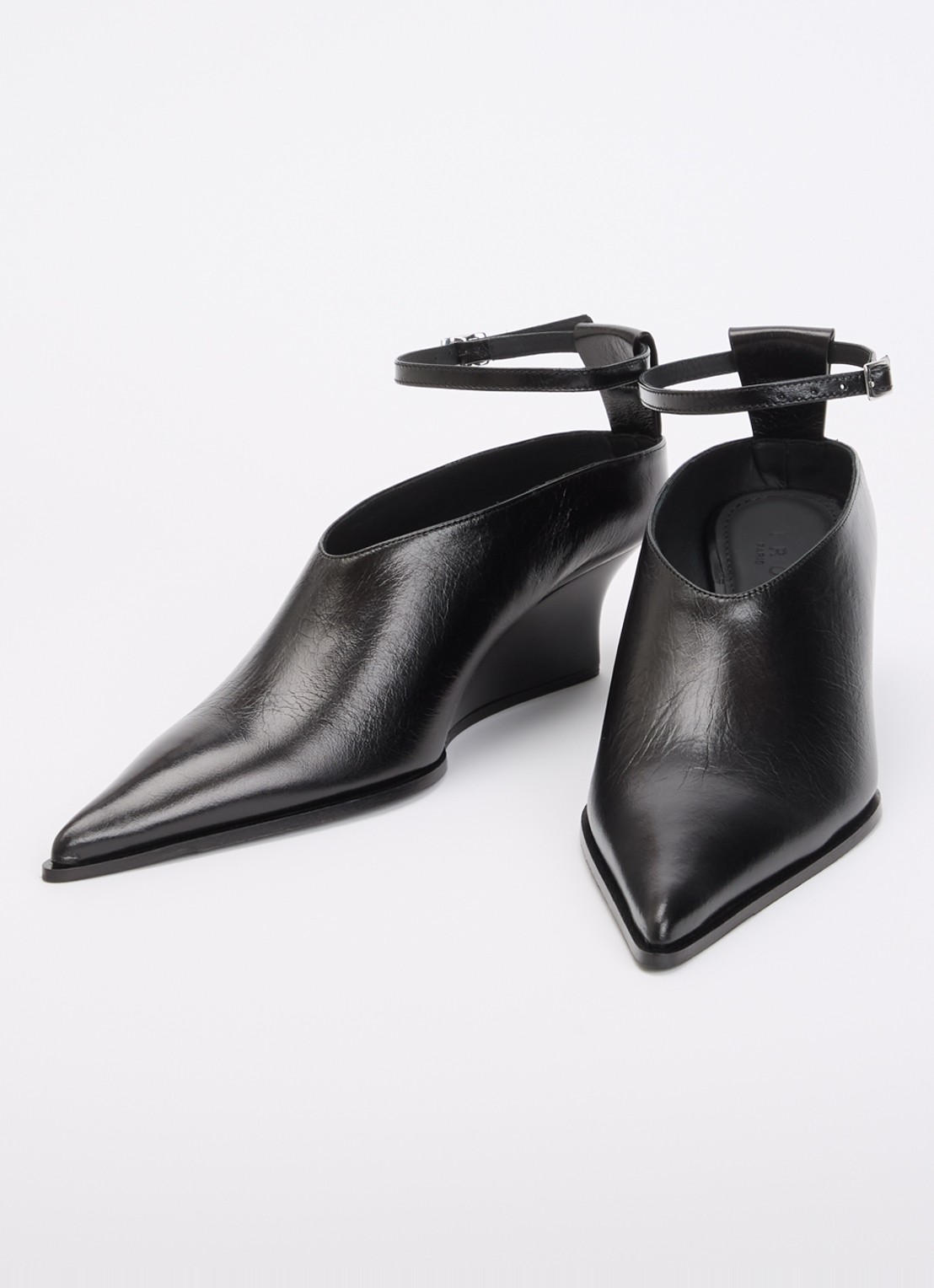IRO Pump van leer - detail 2 zwart