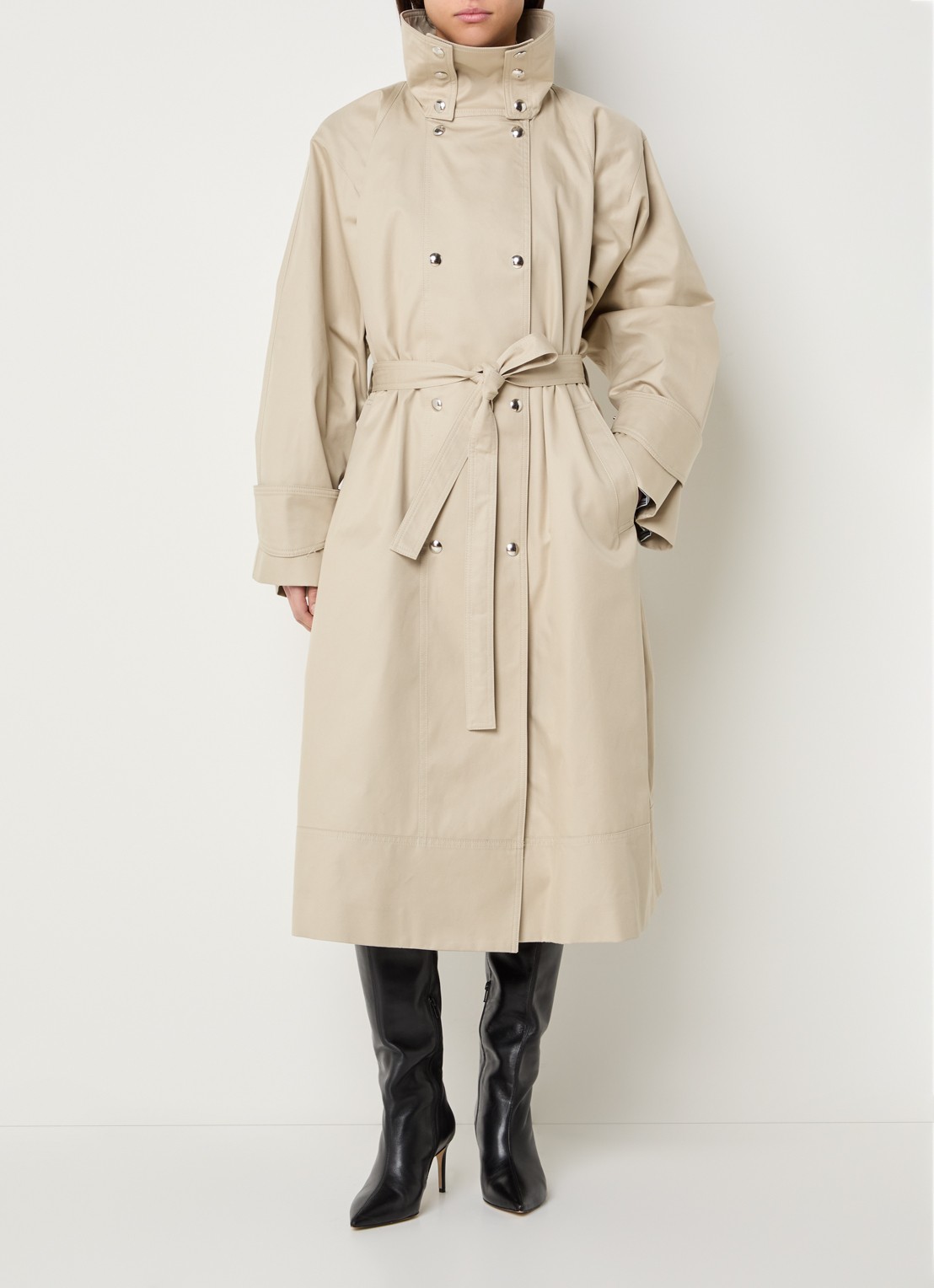 IRO Ranka trenchcoat met steekzakken en strikceintuur - detail 3 beige