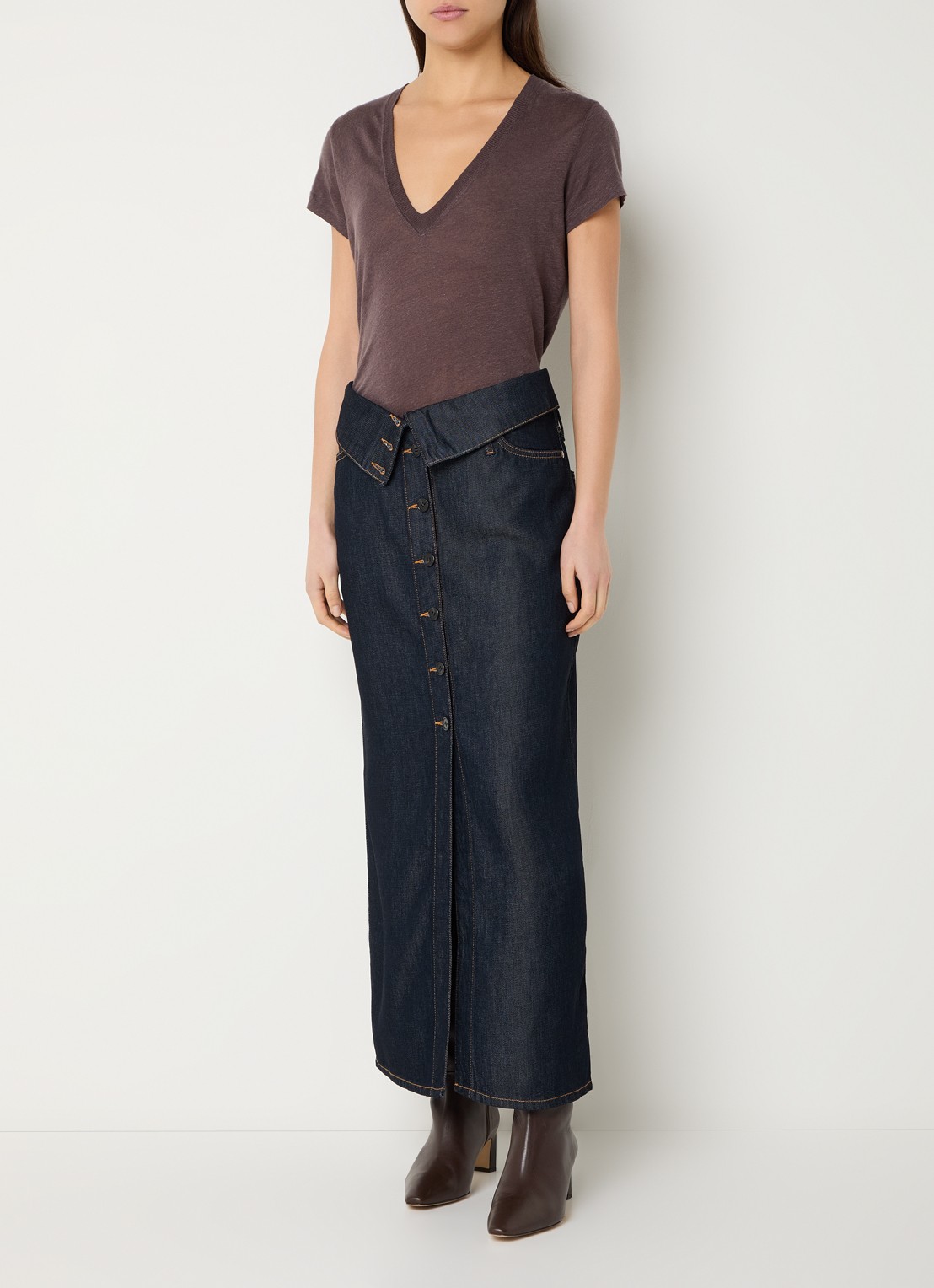 IRO Rodeo T-shirt met V-hals - voorkant 3 bruin