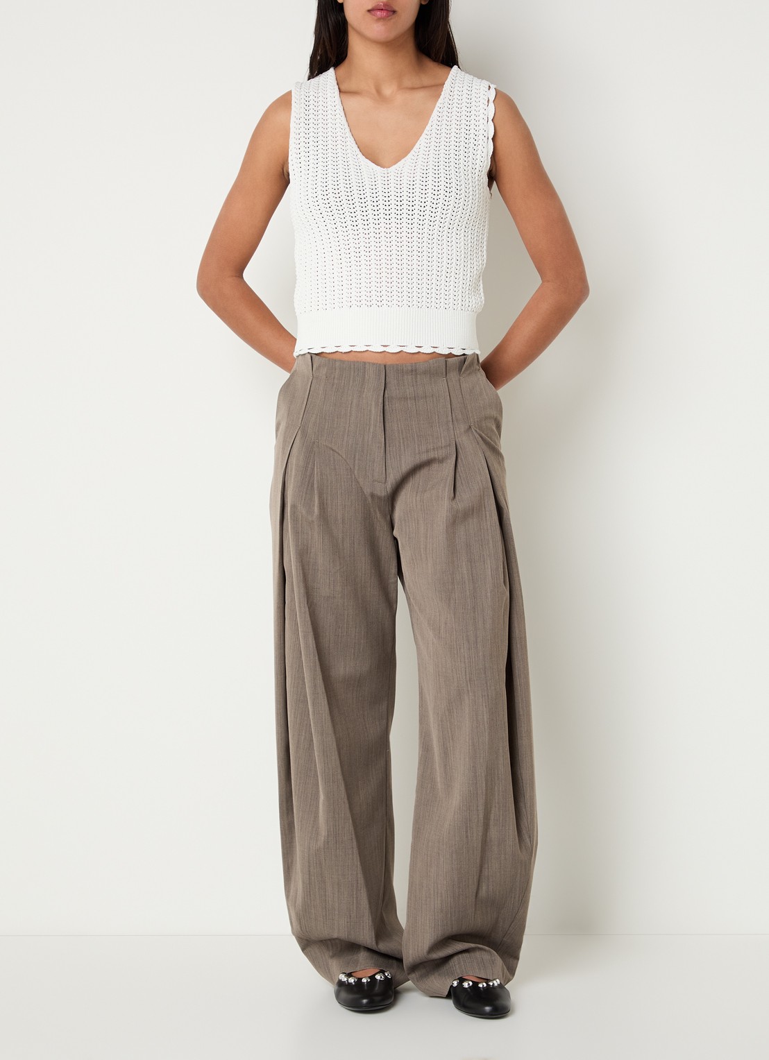 IRO Sauge high waist wide fit pantalon in wolblend met steekzakken - voorkant 2 donkerbeige