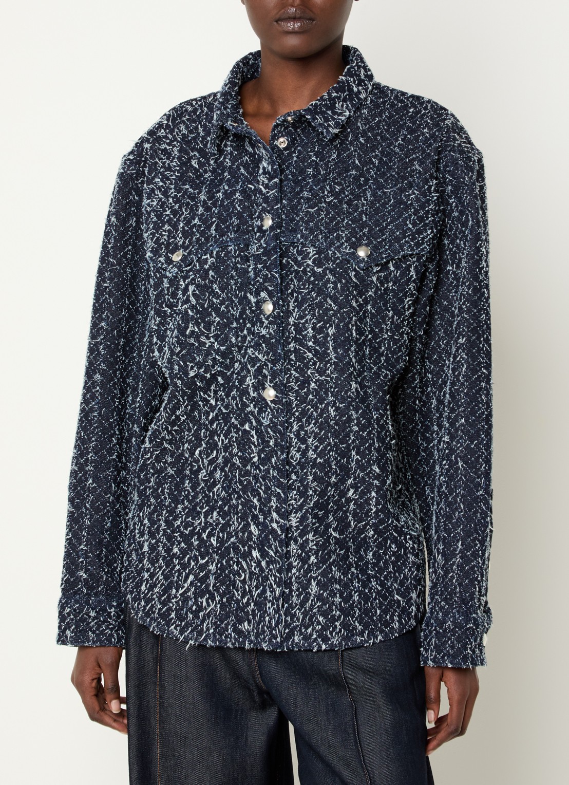 IRO Velini blouse van denim met borstzakken - detail 2 donkerblauw
