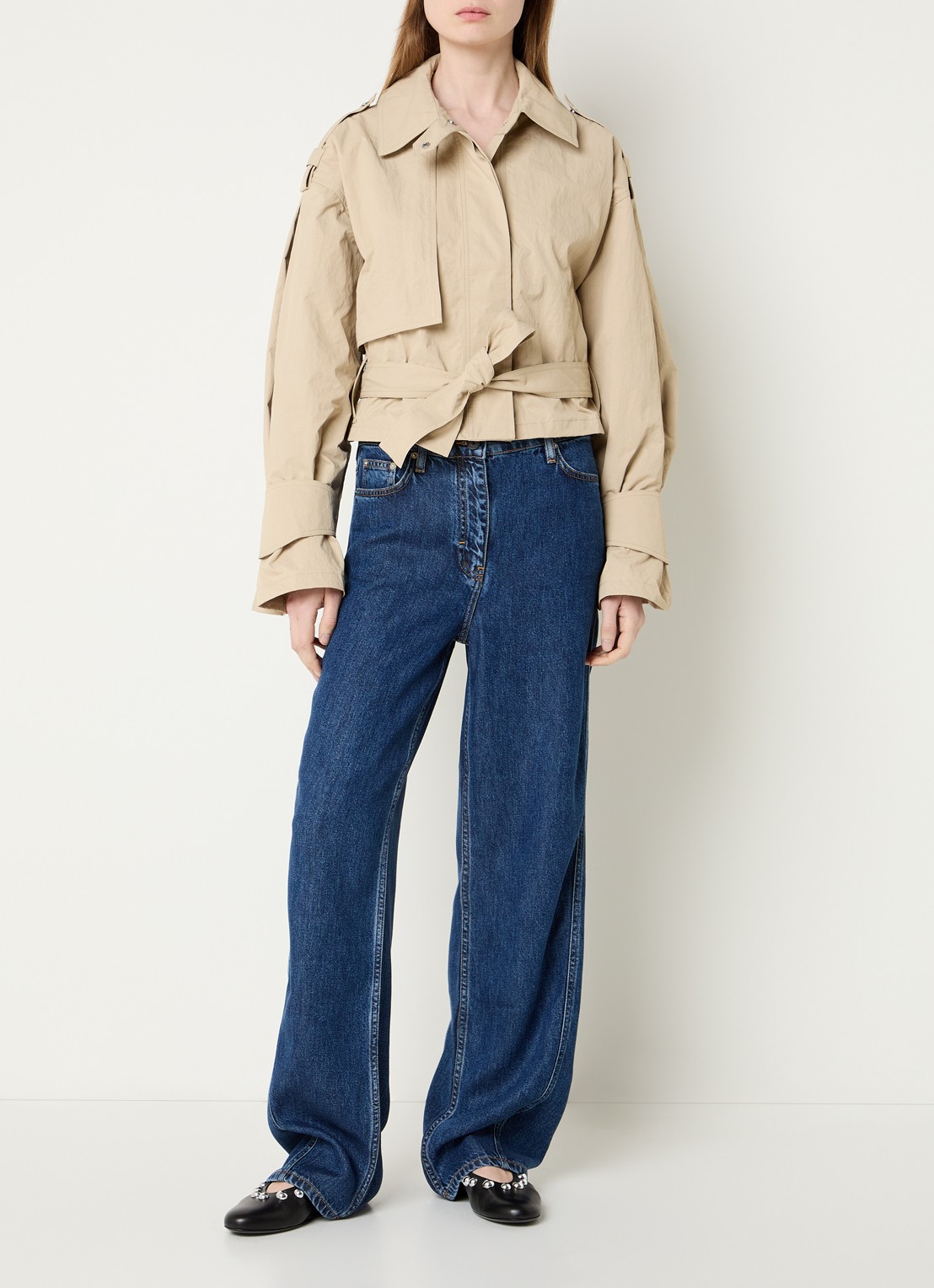 IRO Zynia cropped trenchcoat met steekzakken en strikceintuur - voorkant 3 beige