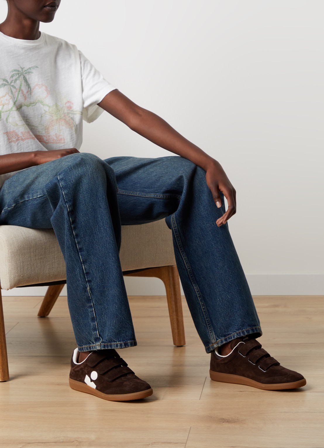 Isabel Marant Beth sneaker van suède - voorkant 7 chocoladebruin