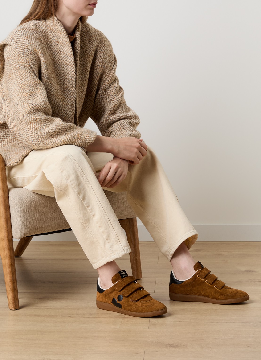 Isabel Marant Beth sneakers van suéde met logo  - voorkant 3 cognac