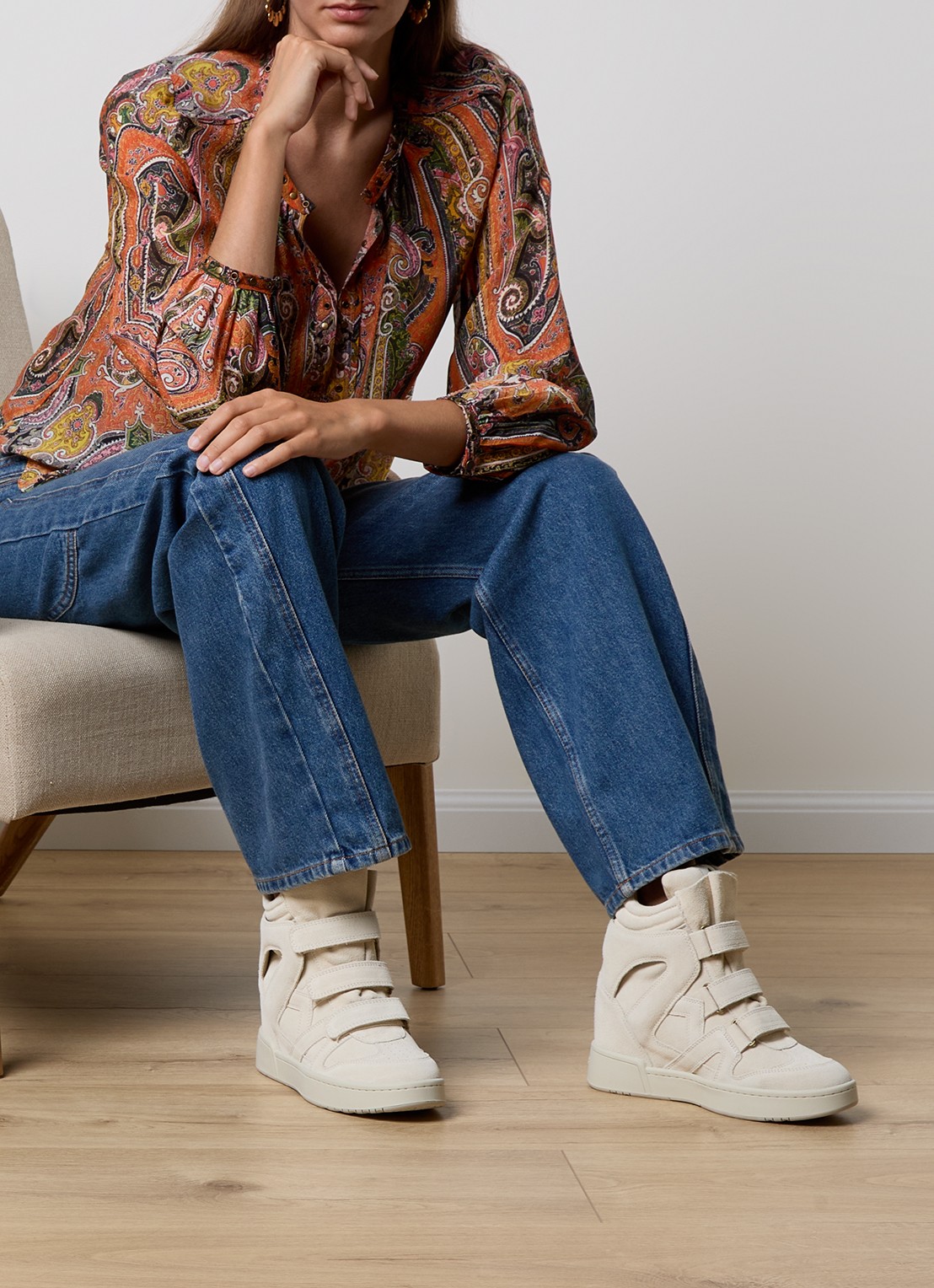 Isabel Marant IM3 sneaker van kalfssuède - voorkant 2 gebroken wit