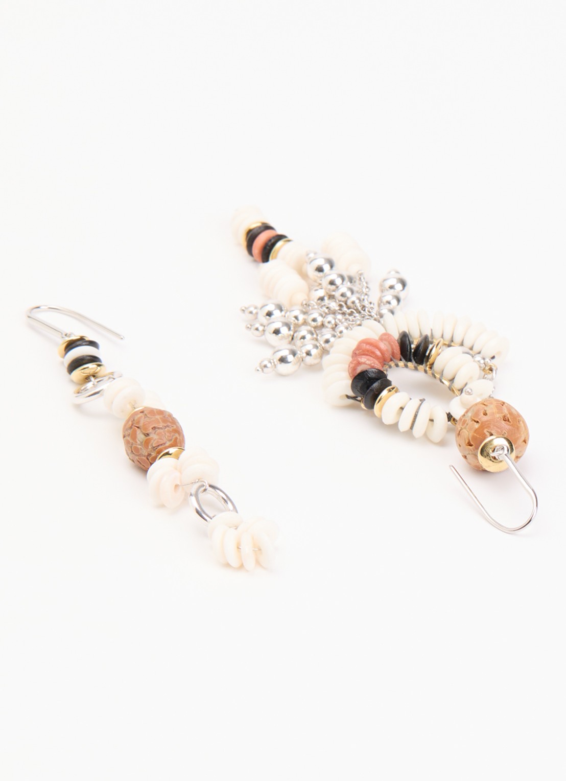 Isabel Marant Lyna oorhangers met kralen - detail gebroken wit