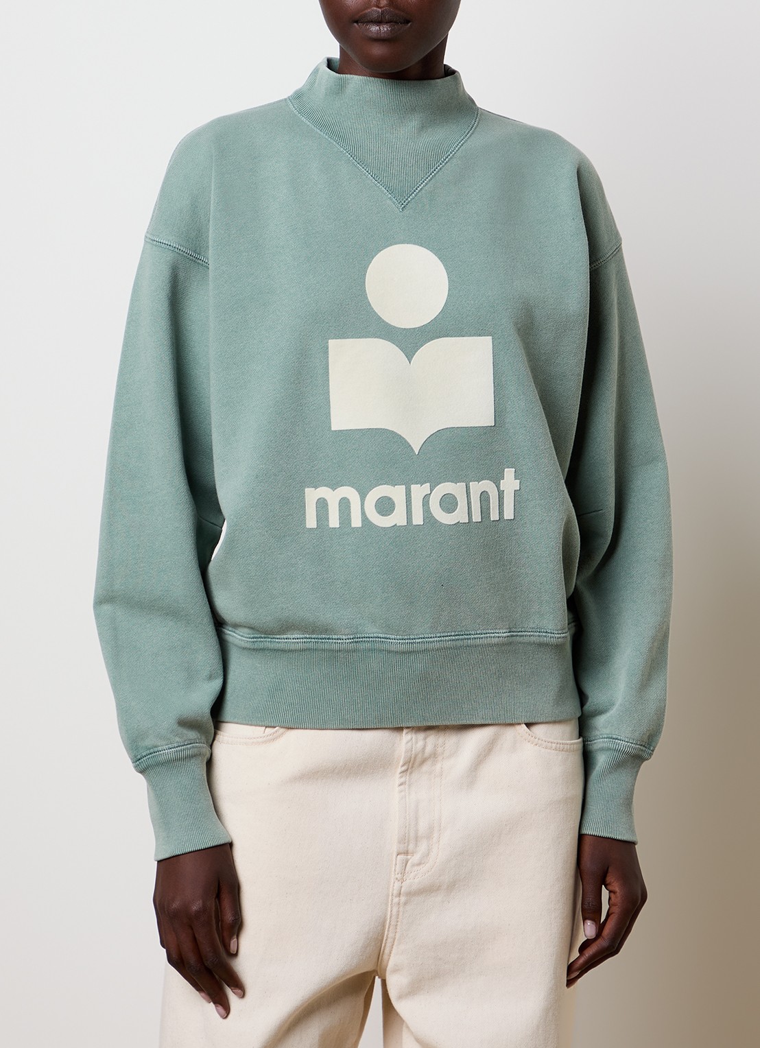 Isabel Marant Moby sweater met opstaande kraag en flock logoprint - detail 2 lindegroen