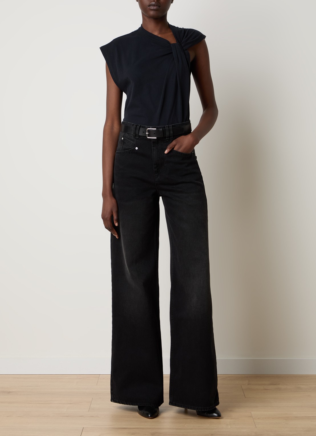 Isabel Marant Nayda T-shirt van  katoen met asymmetrische hals  - voorkant 5 zwart