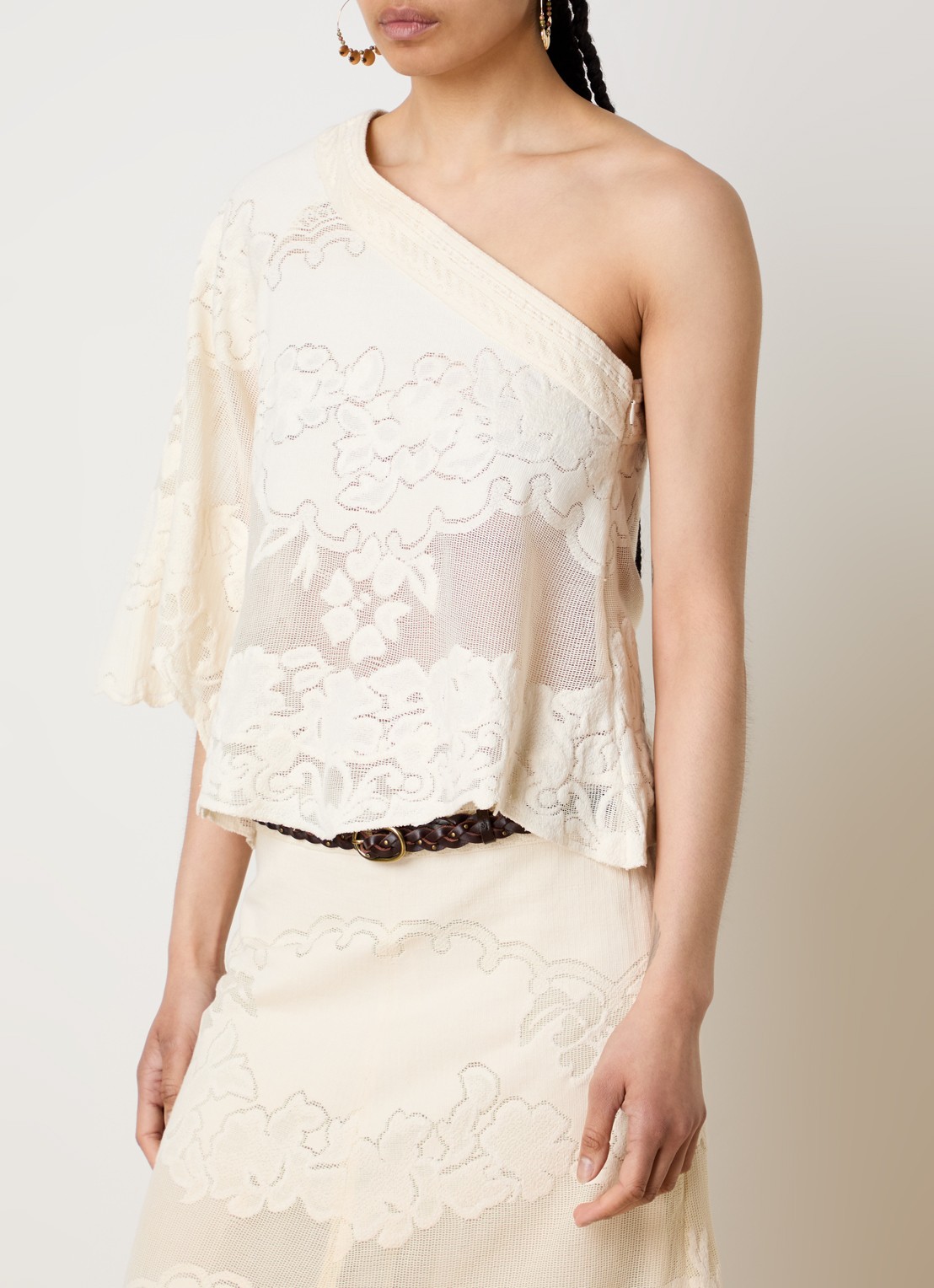 Isabel Marant Shilo top met broderie en asymmetrische hals - detail gebroken wit
