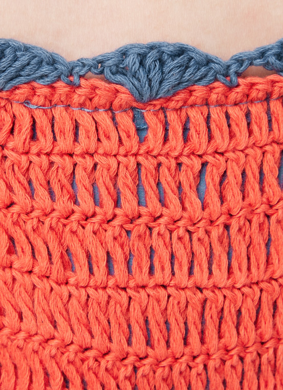 It's Now Cool Brazilian bikinislip van crochet - detail 2 kersenrood