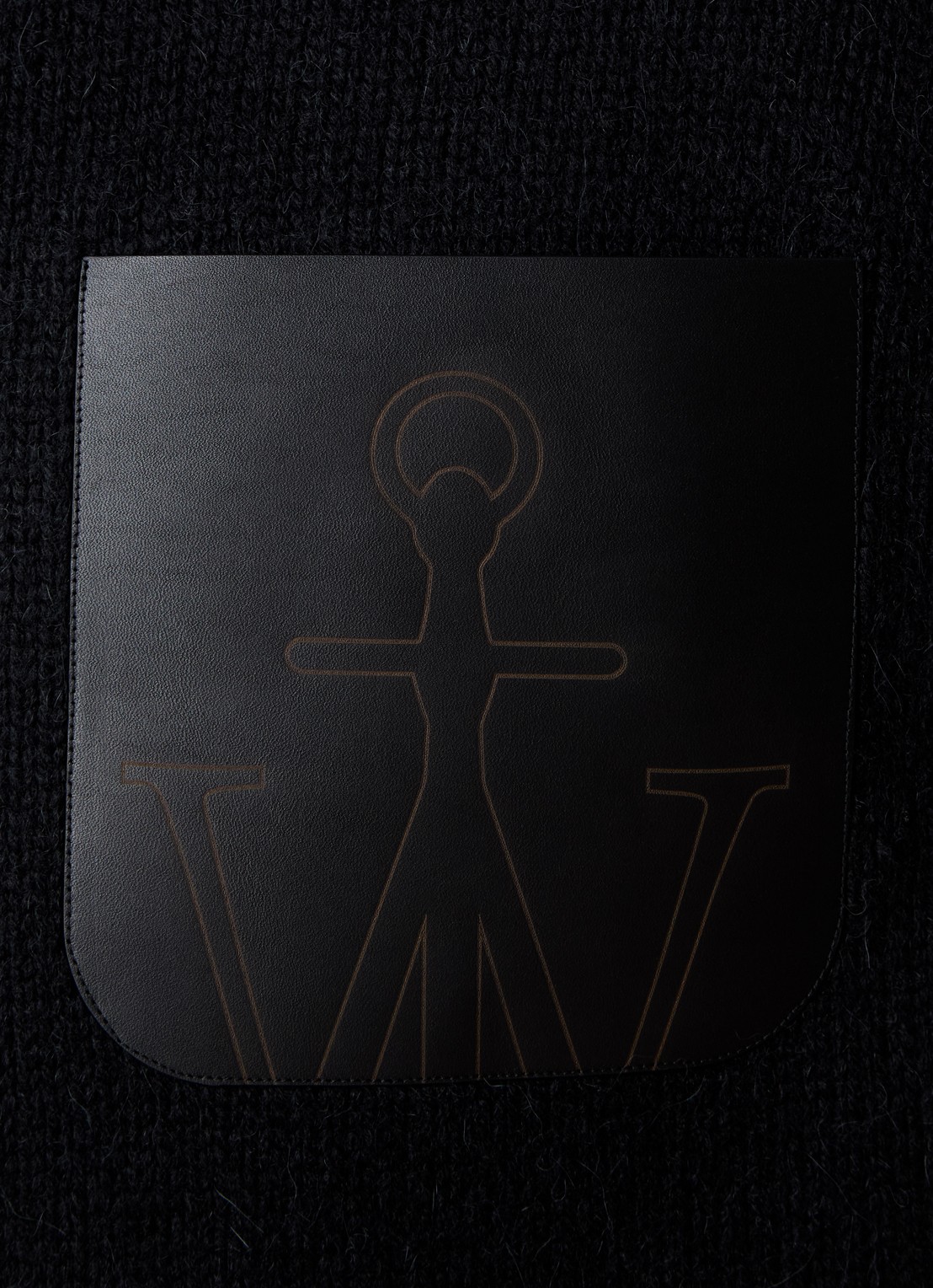 J.W. Anderson Grofgebreide coltrui in alpaca wolblend met borstzak en logo - detail 2 zwart