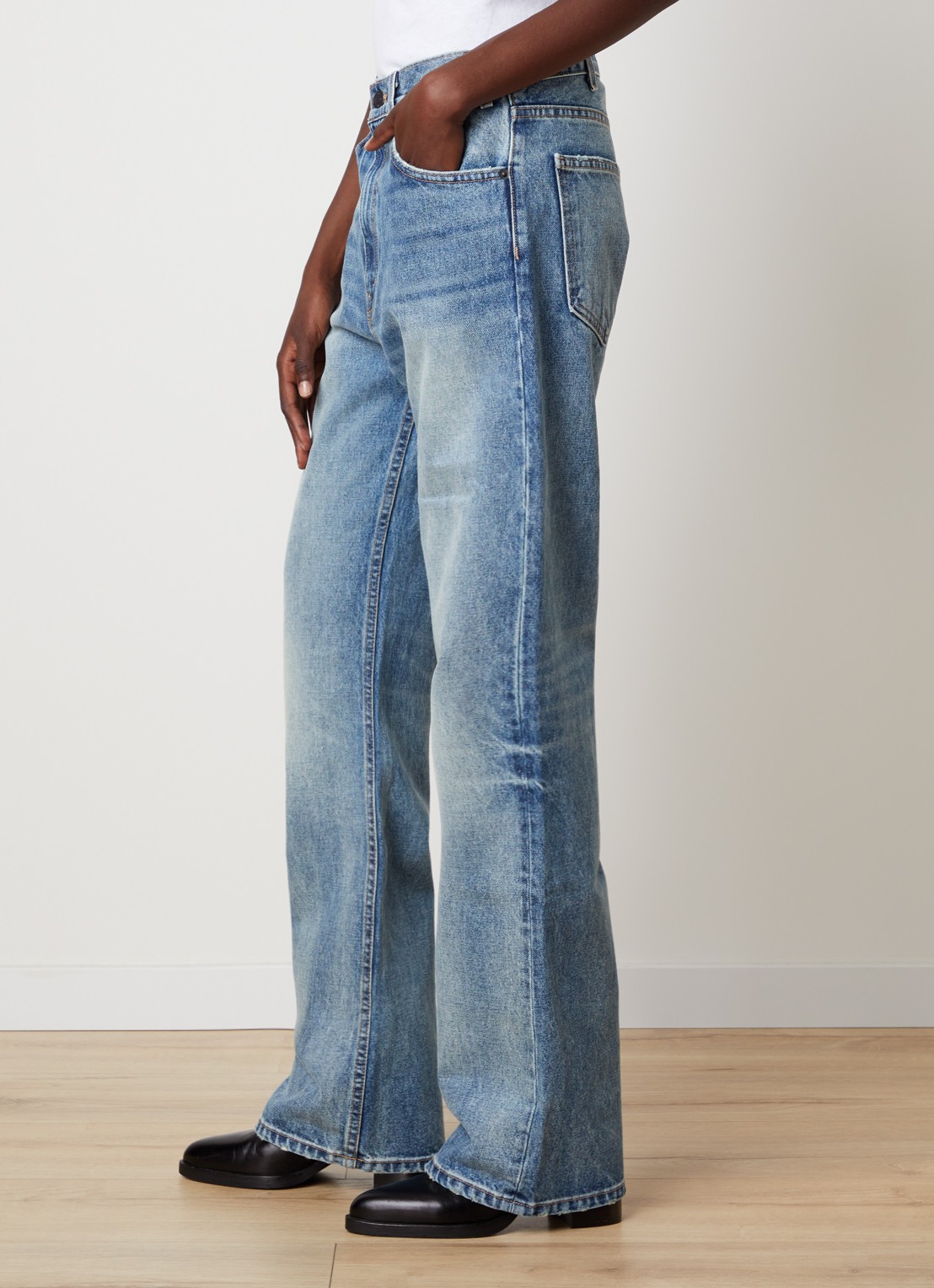 J.W. Anderson Mitchell high waist straight leg jeans met lichte wassing - detail 5 indigo
