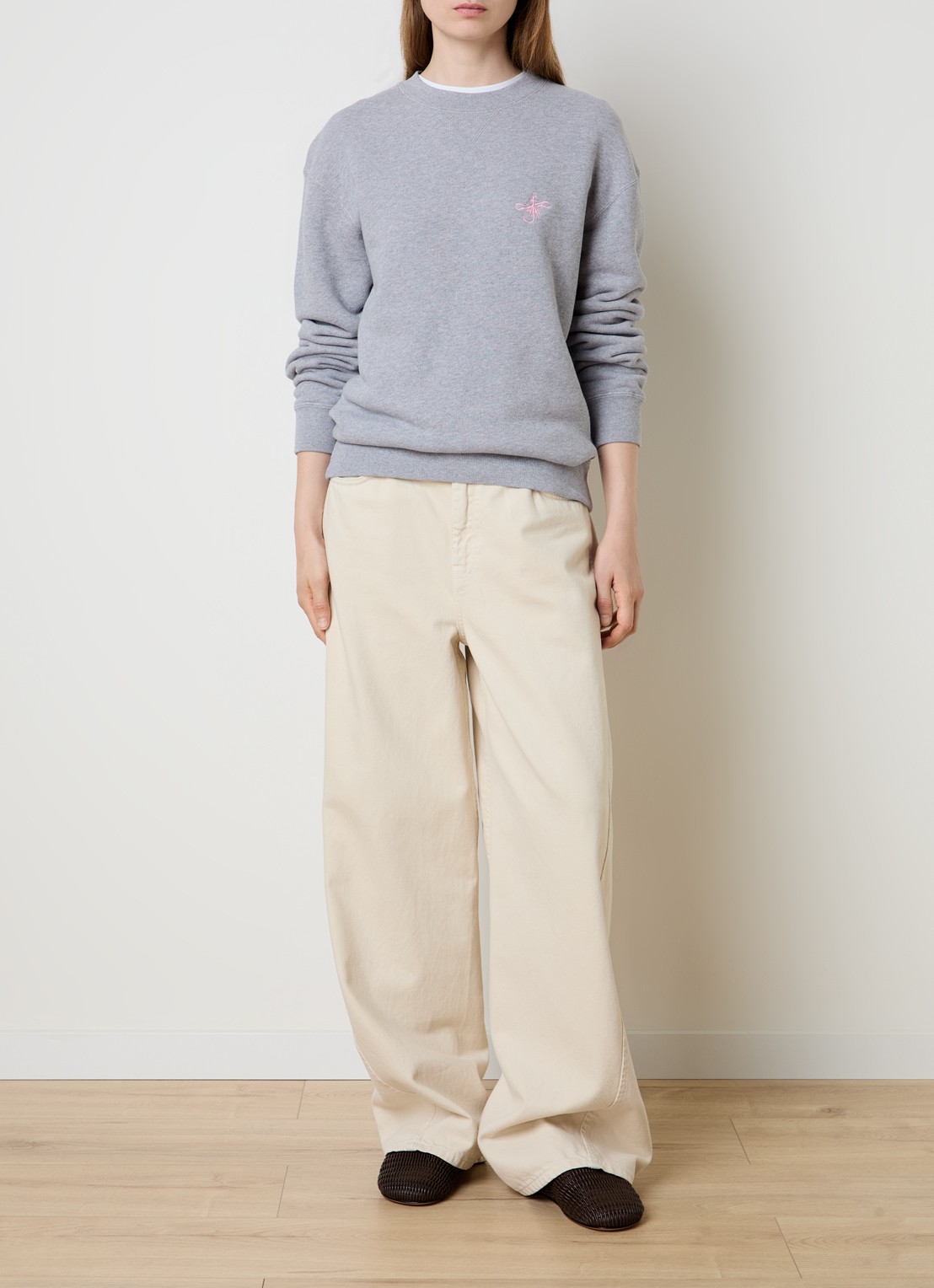 J.W. Anderson Sweater met logoborduring - voorkant 4 grijsmele
