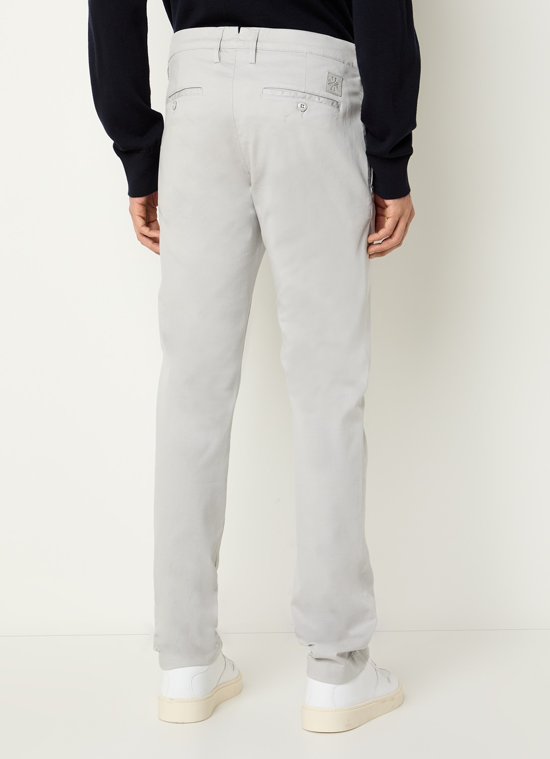 Jacob Cohën Bobby slim fit chino met steekzakken - achterkant 5 lichtgrijs