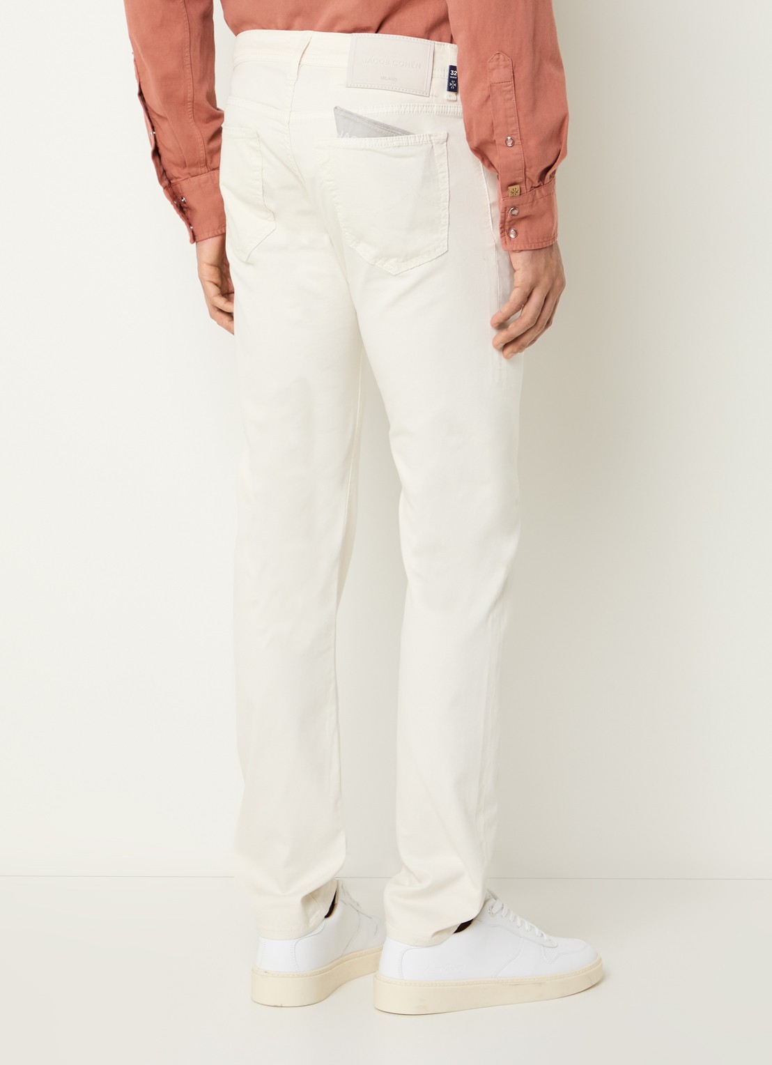 Jacob Cohën Nick slim fit jeans met gekleurde wassing - achterkant 5 gebroken wit