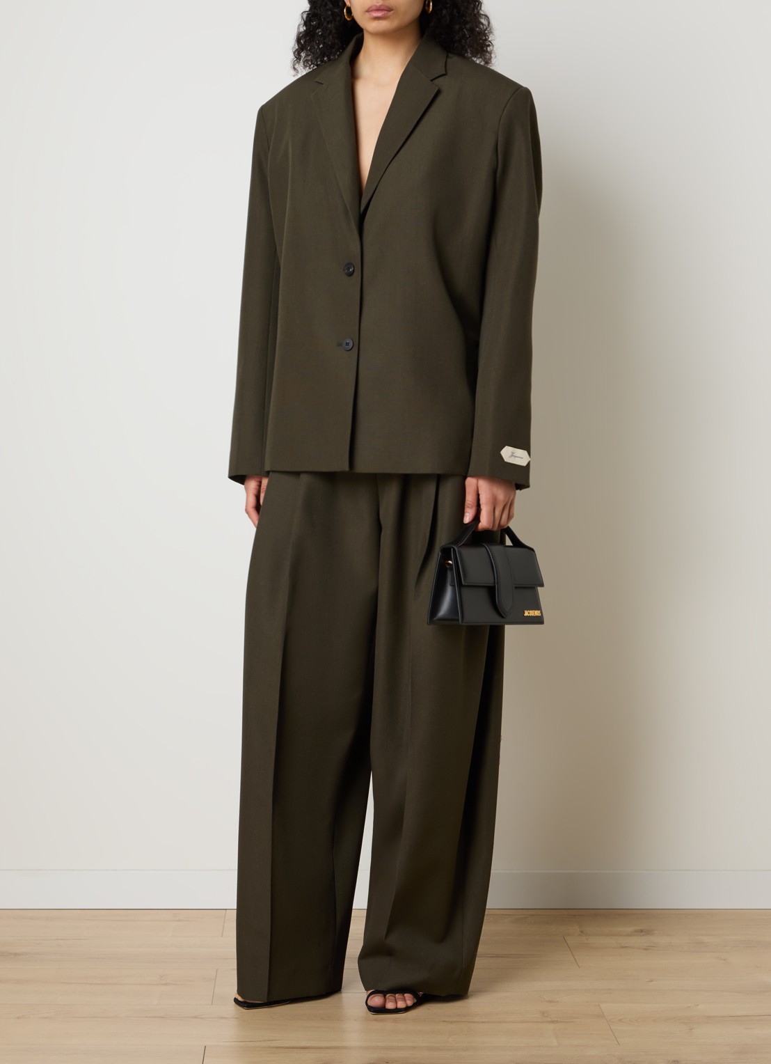 Jacquemus Blazer van wol met schoudervulling - voorkant 2 khaki