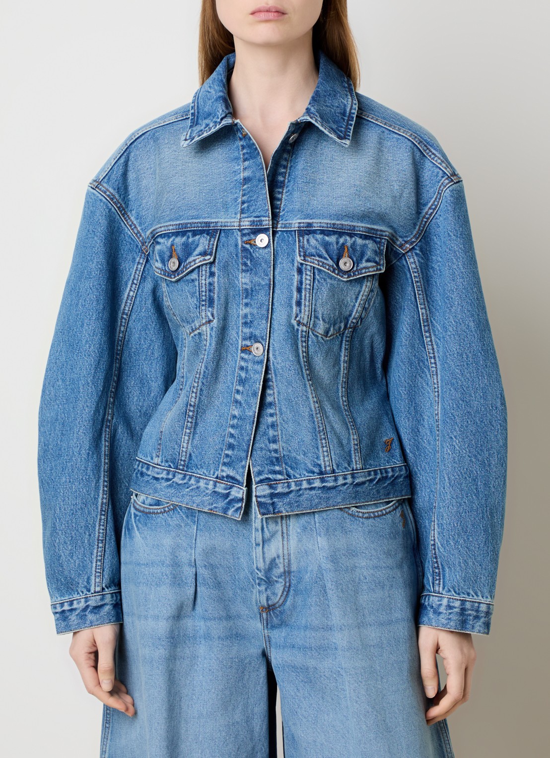 Jacquemus De-Nîmes spijkerjas met klepzakken - detail blauw
