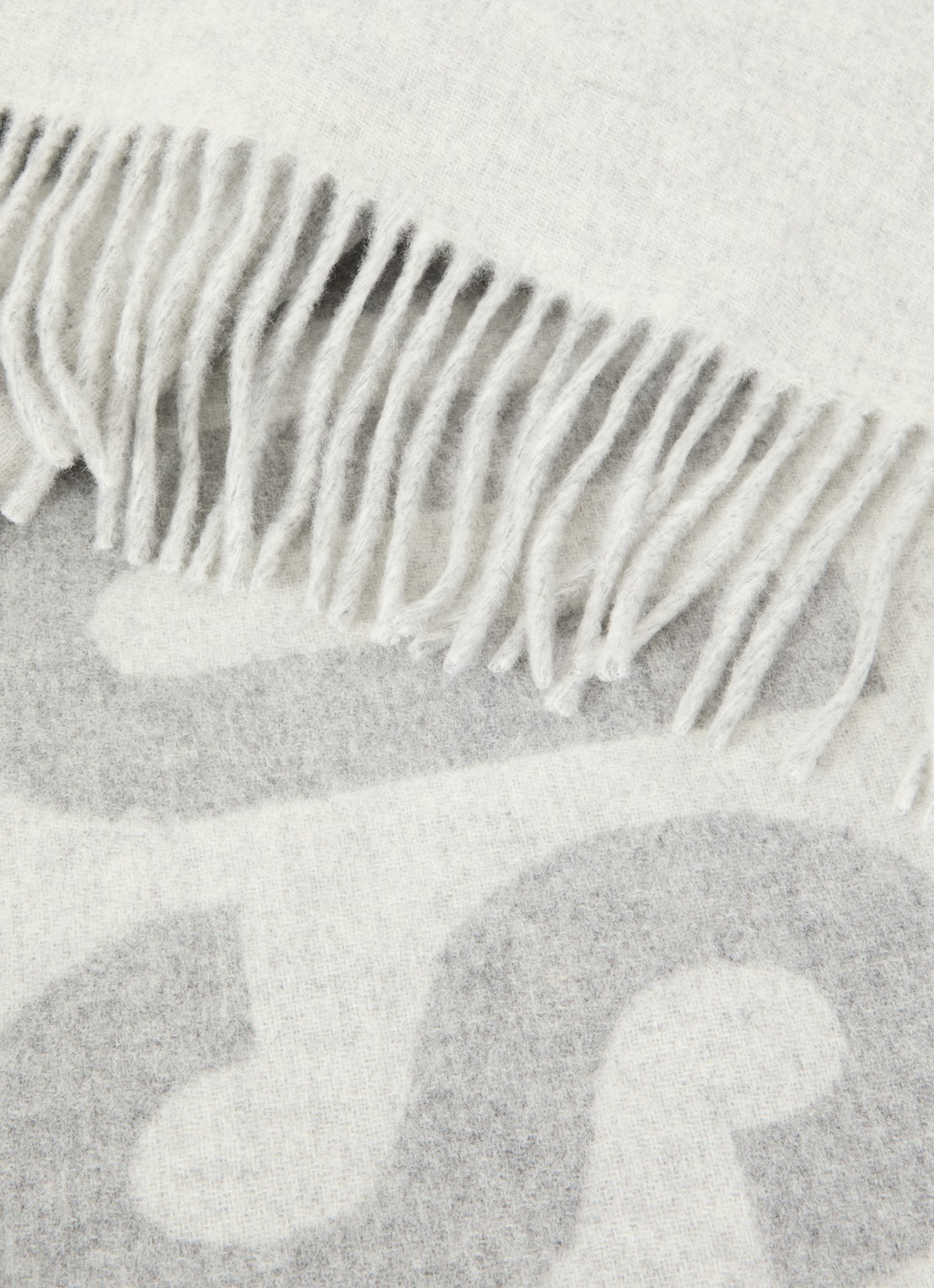 Jacquemus L'Echarpe sjaal van wol met logoprint 180 x 35 cm - detail 2 lichtgrijs