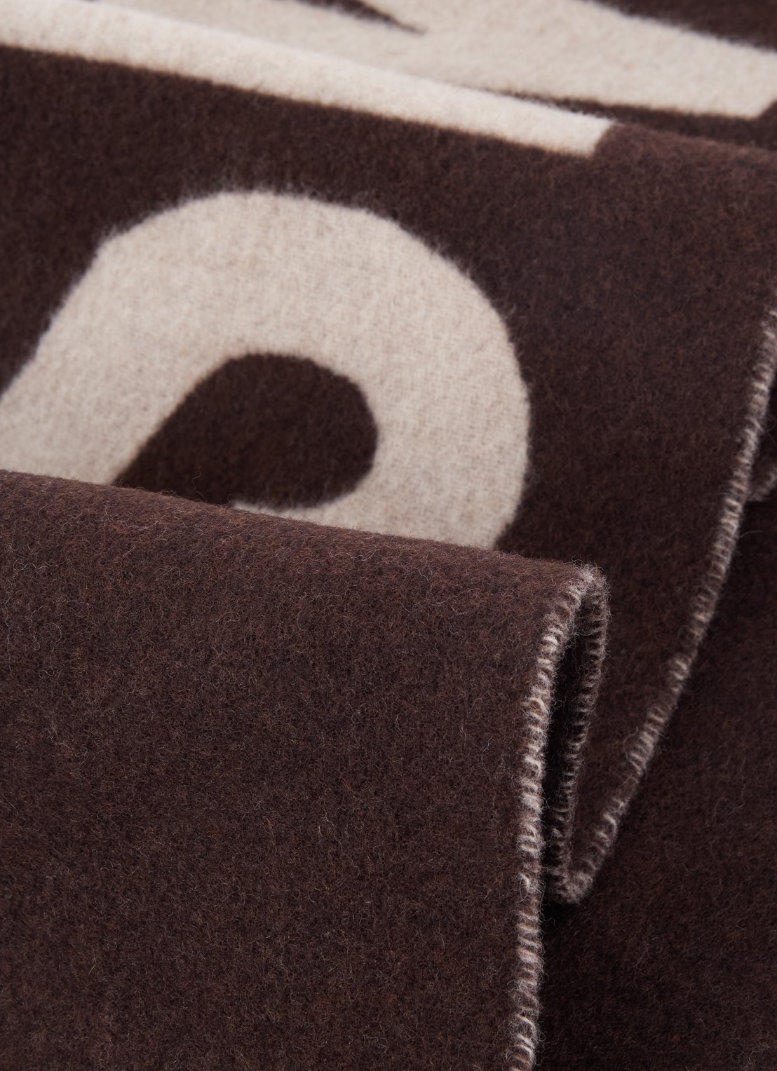 Jacquemus L'Echarpe sjaal van wol met logoprint 180 x 35 cm - detail 2 donkerbruin