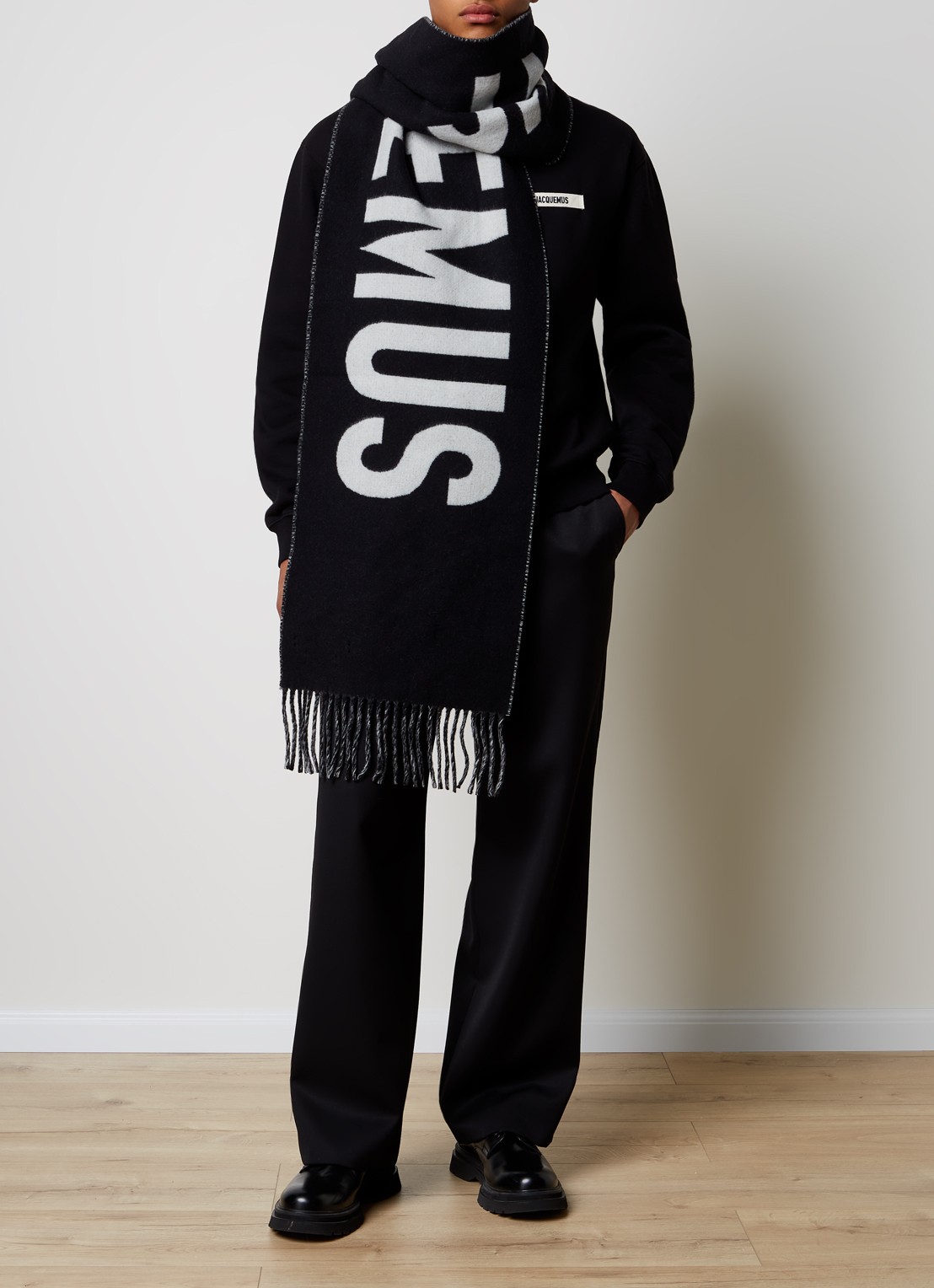 Jacquemus L'Echarpe sjaal van wol met logoprint 180 x 35 cm - voorkant 2 zwart