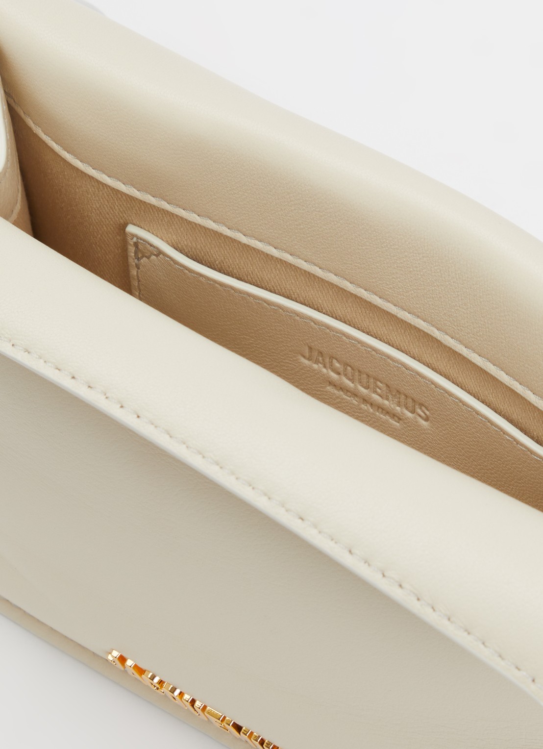 Jacquemus La Petite Rond Carré clutch van lamsleer - detail ivoor