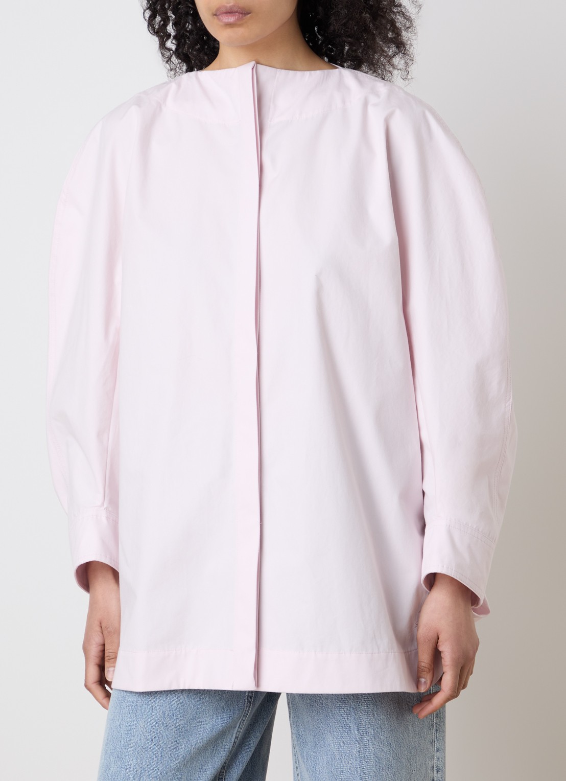 Jacquemus La Pittore oversized blouse met split - achterkant 5 lichtroze