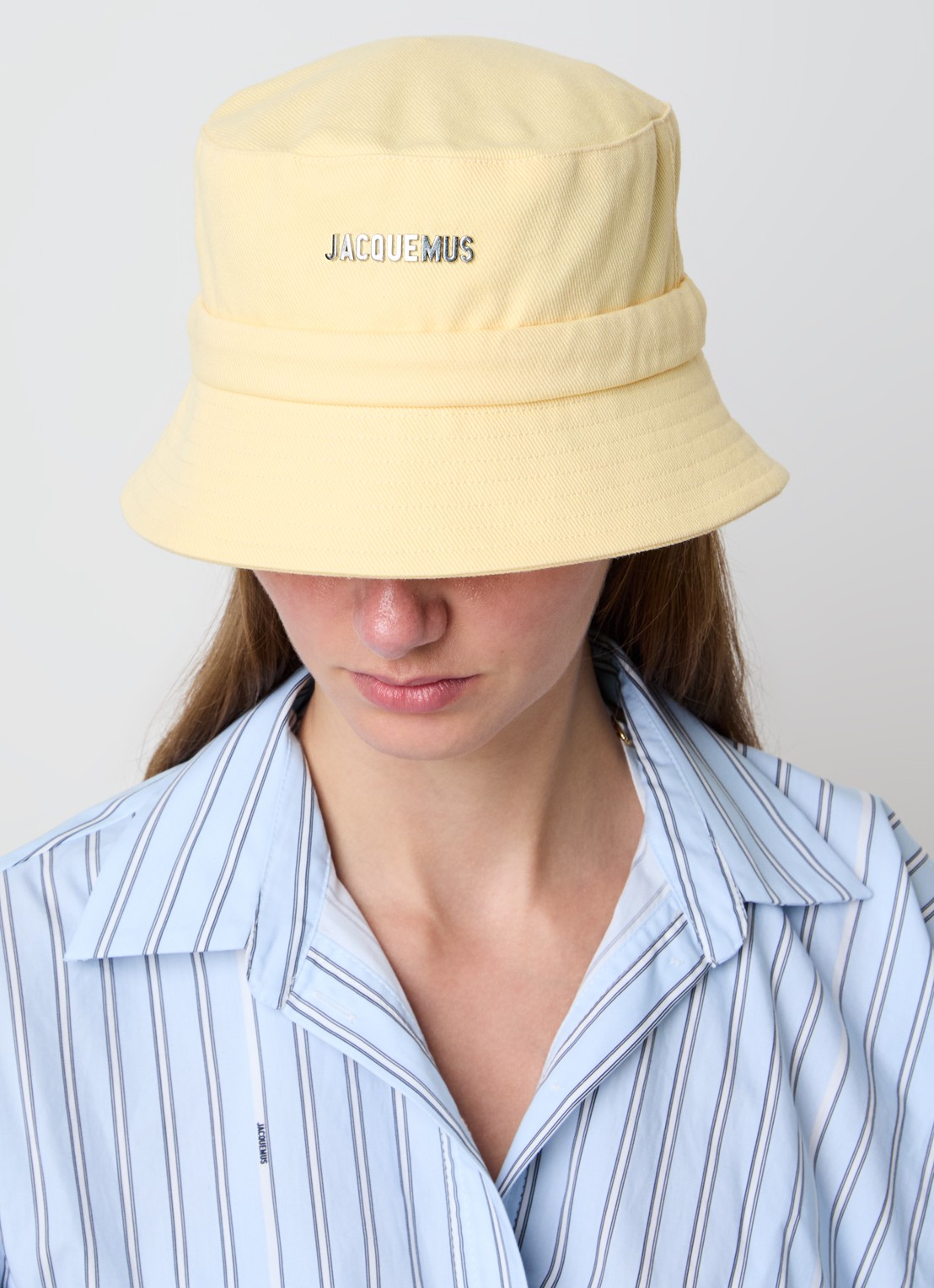 Jacquemus Le Bob Gadjo bucket hoed van canvas - voorkant 2 geel