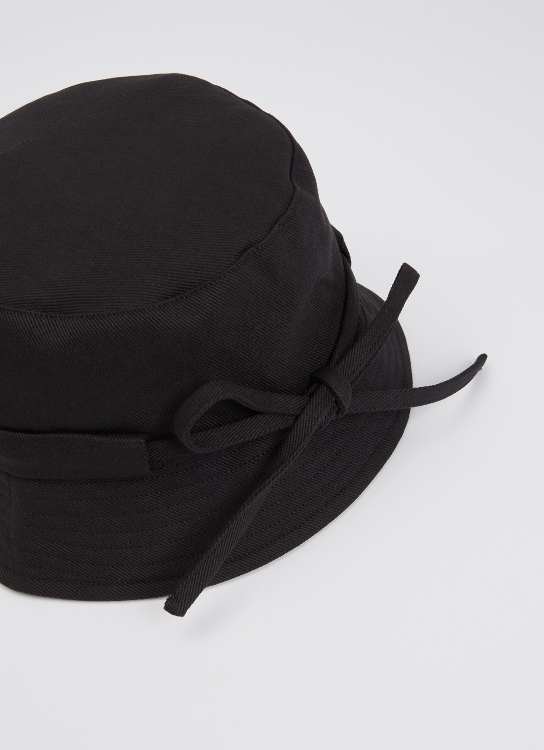 Jacquemus Le Bob Gadjo bucket hoed van canvas  - detail zwart