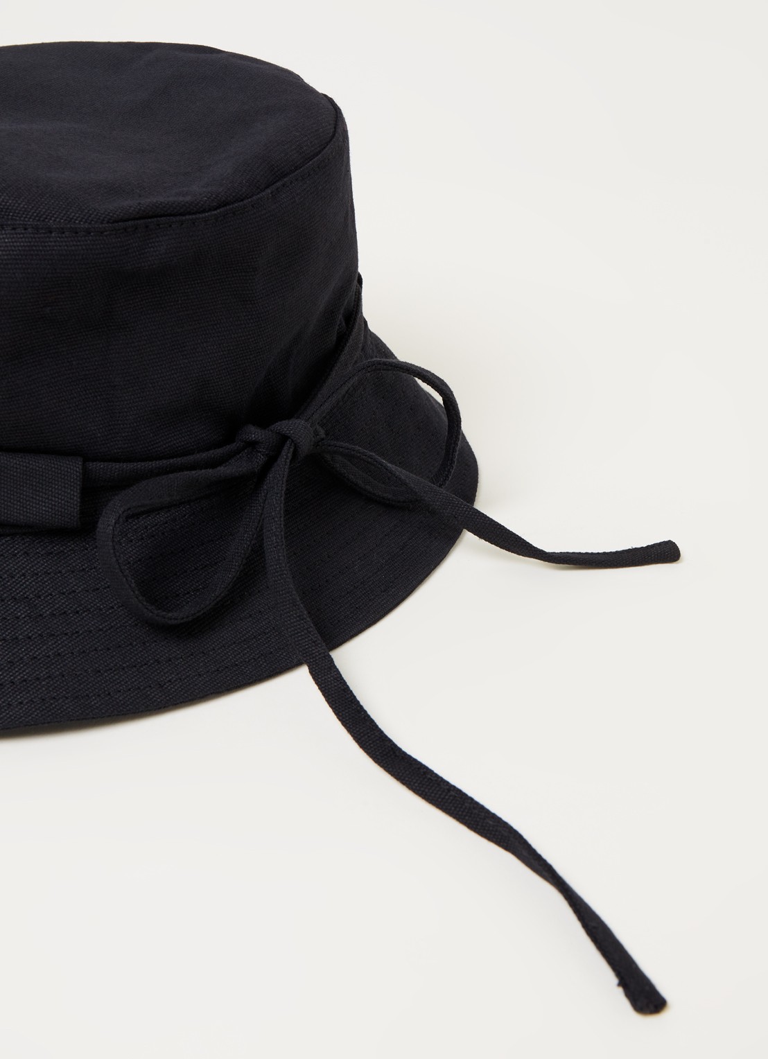 Jacquemus Le Bob Gadjo bucket hoed van canvas - detail zwart