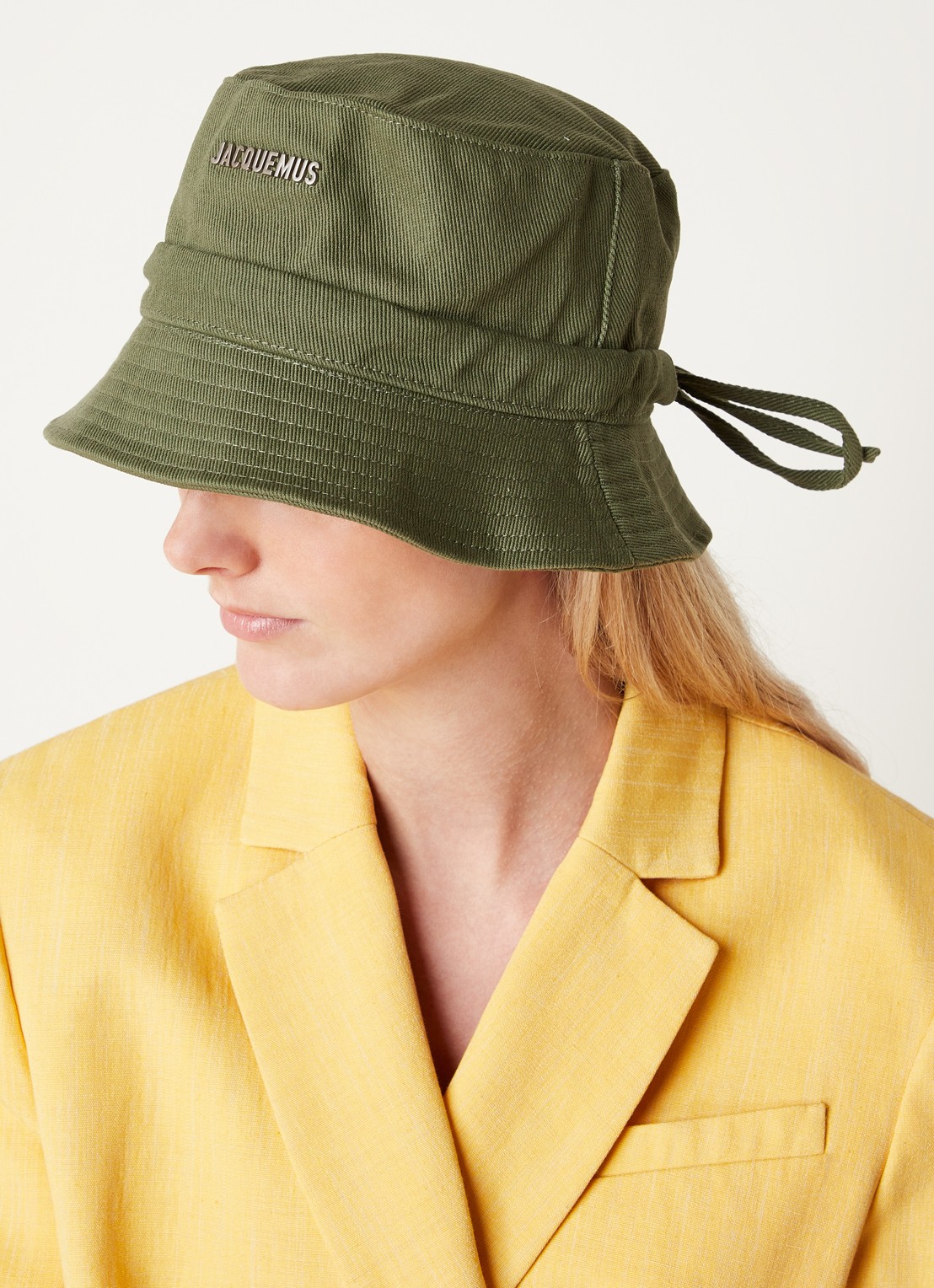 Jacquemus Le Bob Gadjo bucket hoed van canvas - voorkant 2 bronsgroen