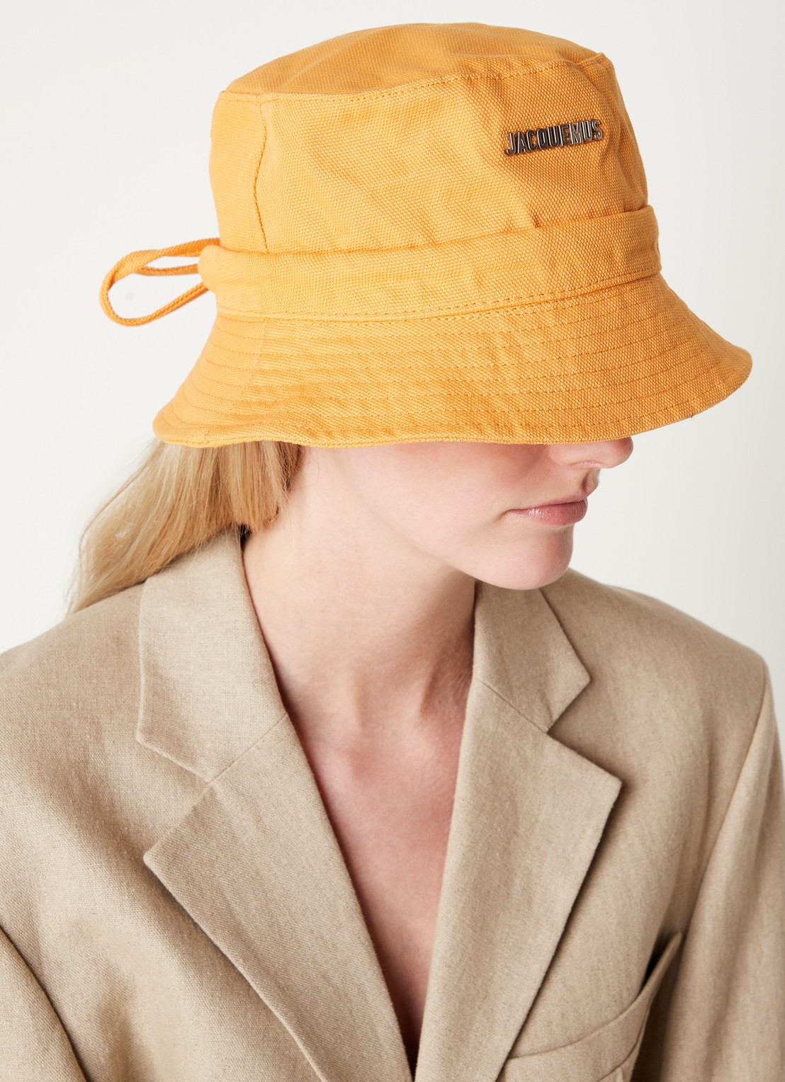 Jacquemus Le Bob Gadjo bucket hoed van canvas - voorkant 3 donkergeel